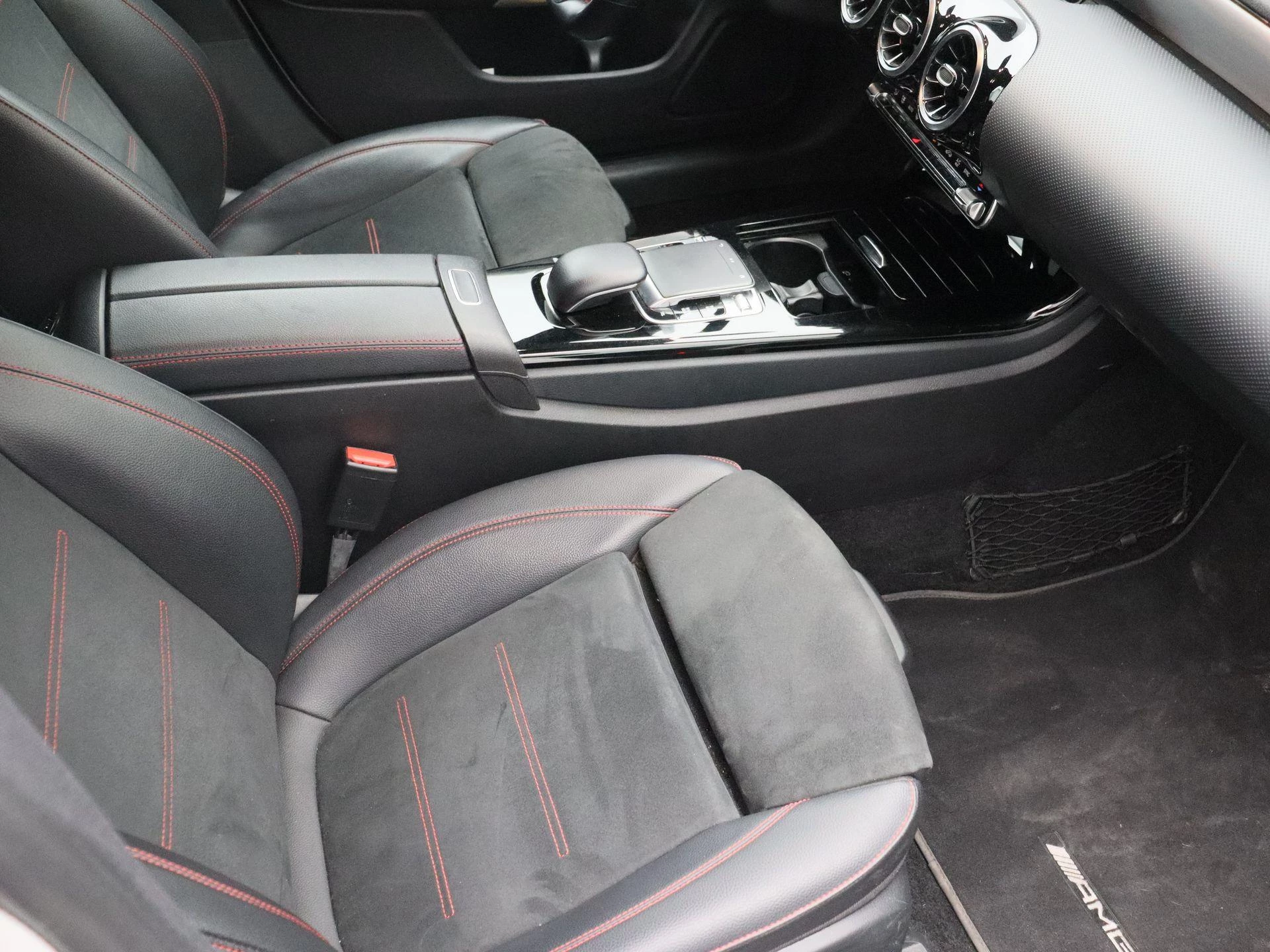 Mercedes-Benz CLA 180 Shooting Brake + AMG LINE + CARPLAY + CAMERA +