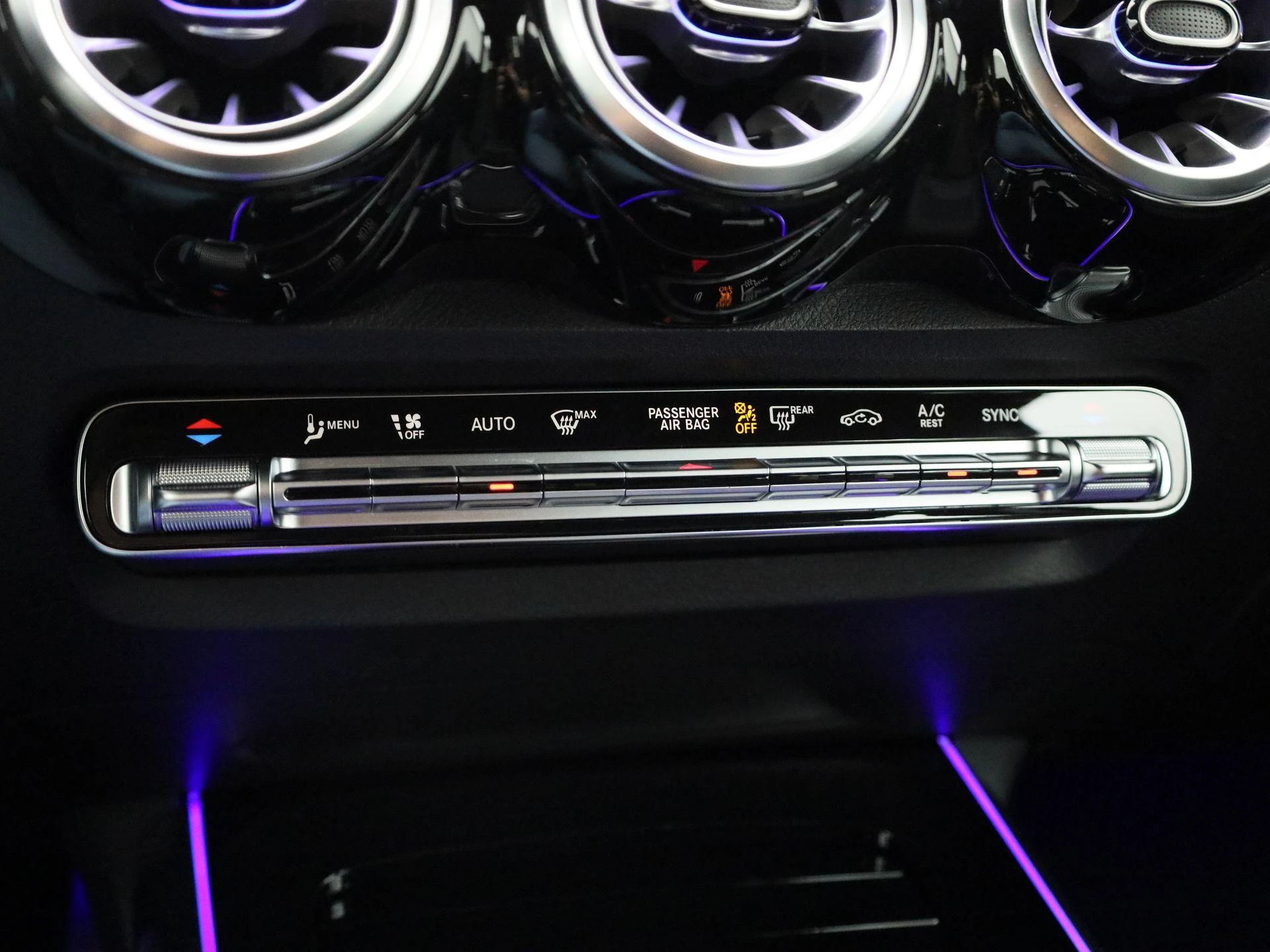 Mercedes-Benz-GLB-image-26