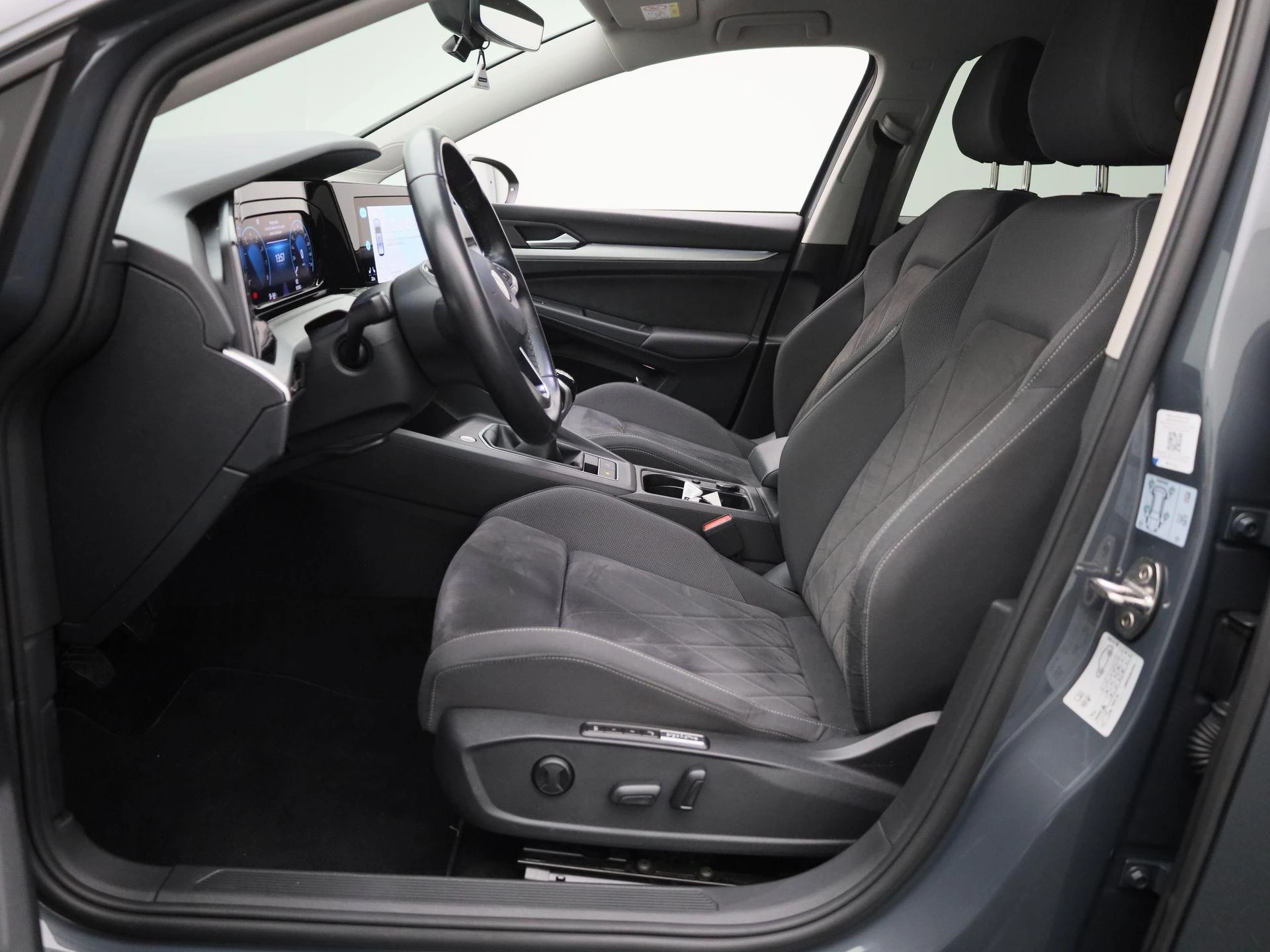 Volkswagen-Golf-image-9