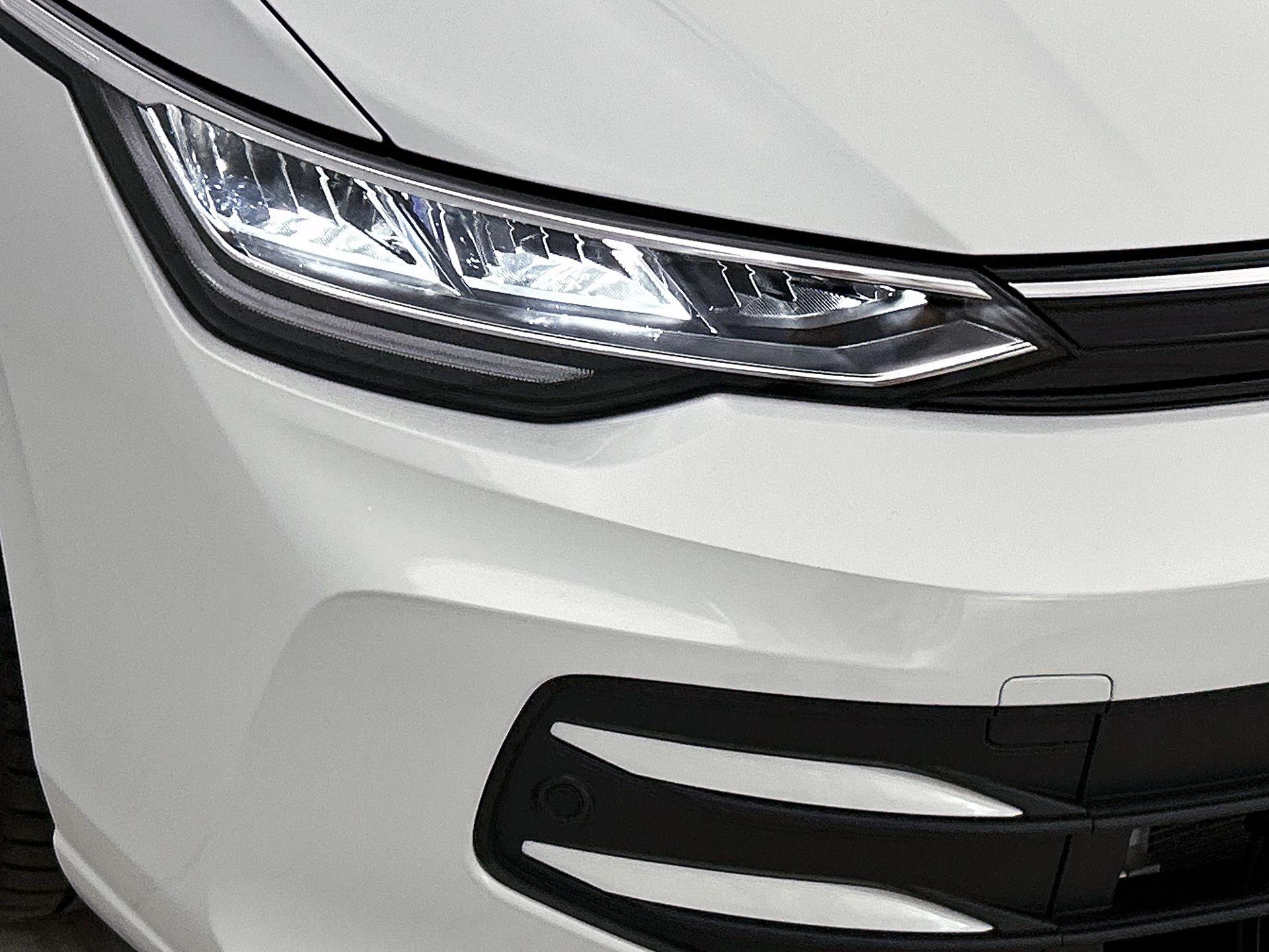 Volkswagen-Golf-image-24