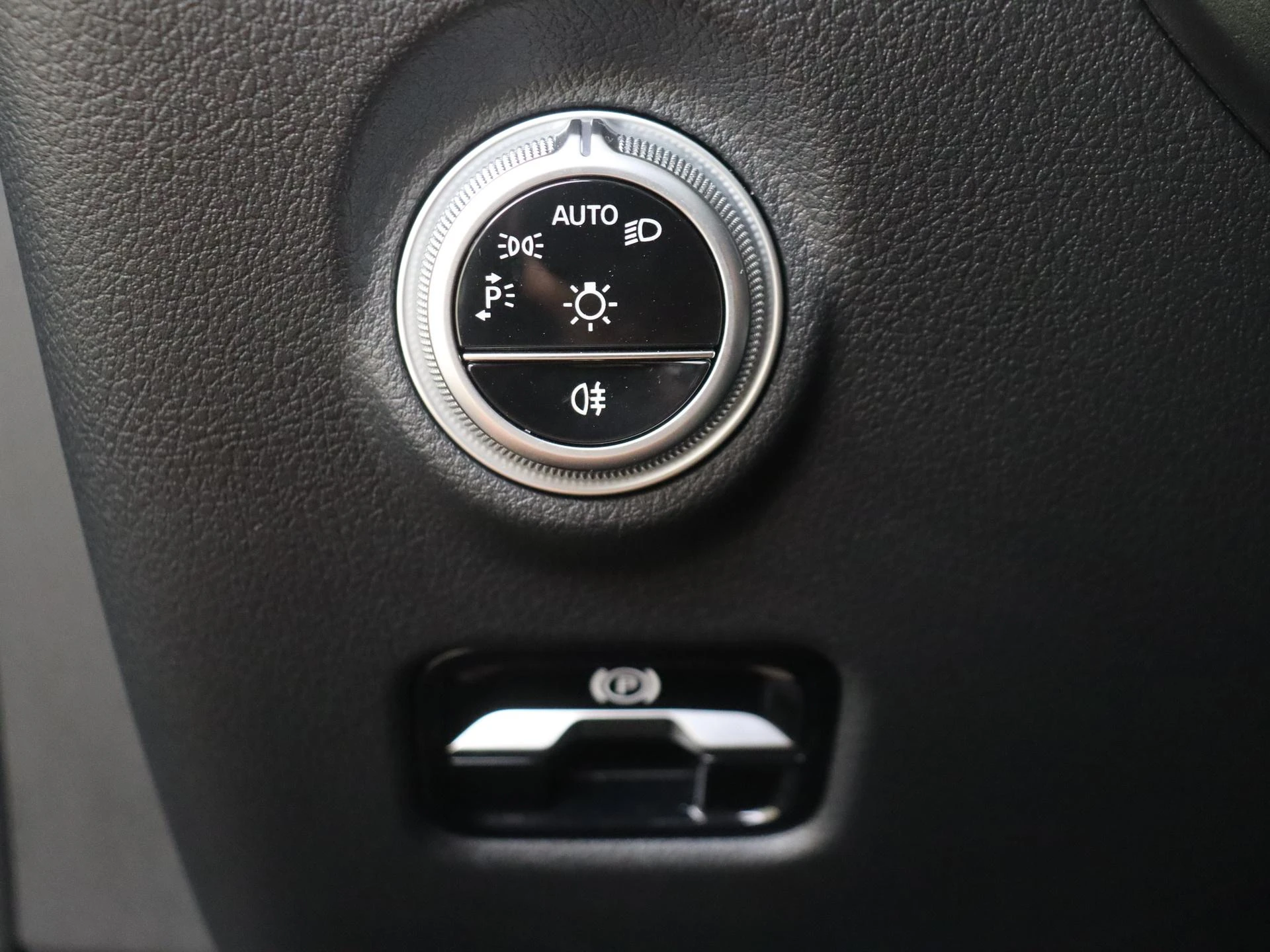 Mercedes-Benz-C-Klasse-image-23