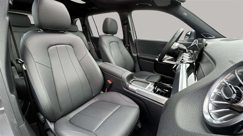 Mercedes-Benz-EQB-image-19
