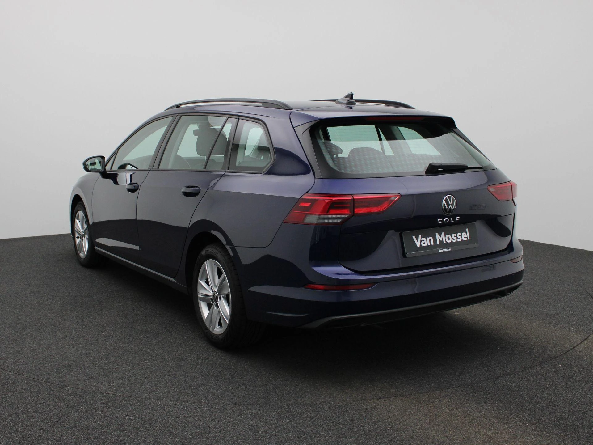 Volkswagen-Golf-image-1