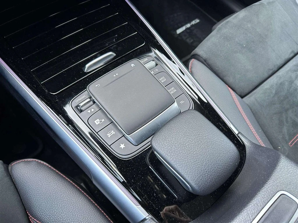 Mercedes-Benz-EQB-image-13