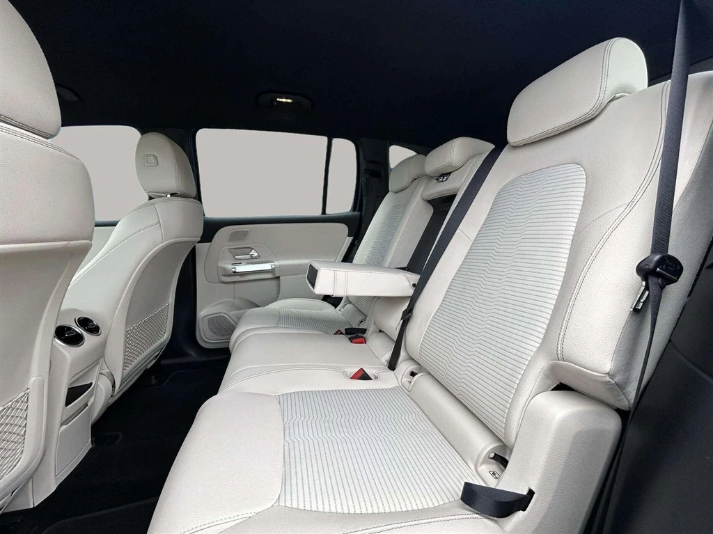Mercedes-Benz-EQB-image-21