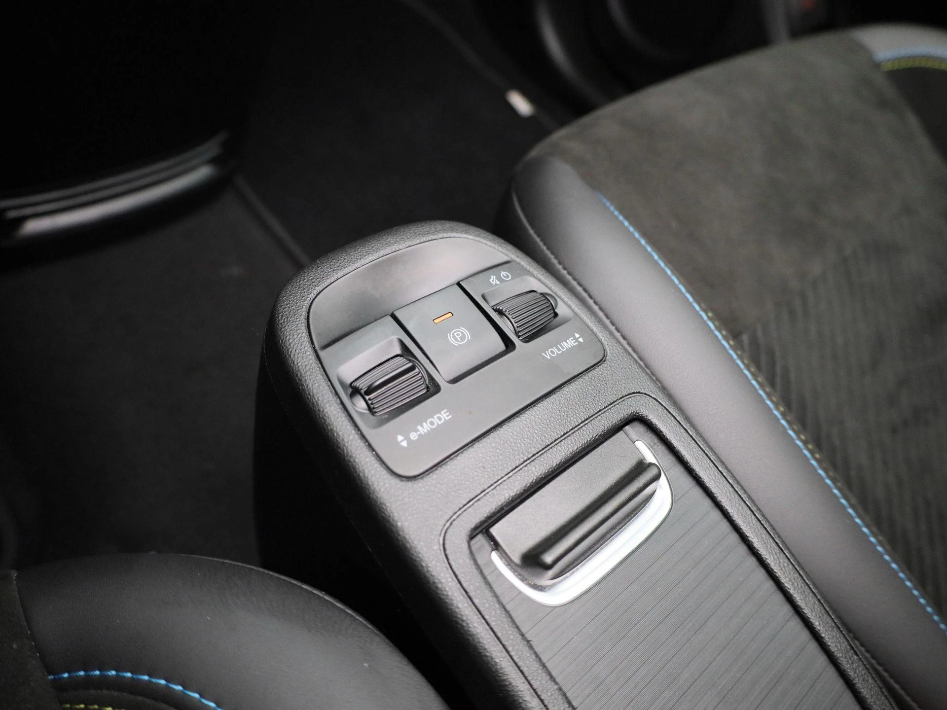 Abarth-500C-image-17