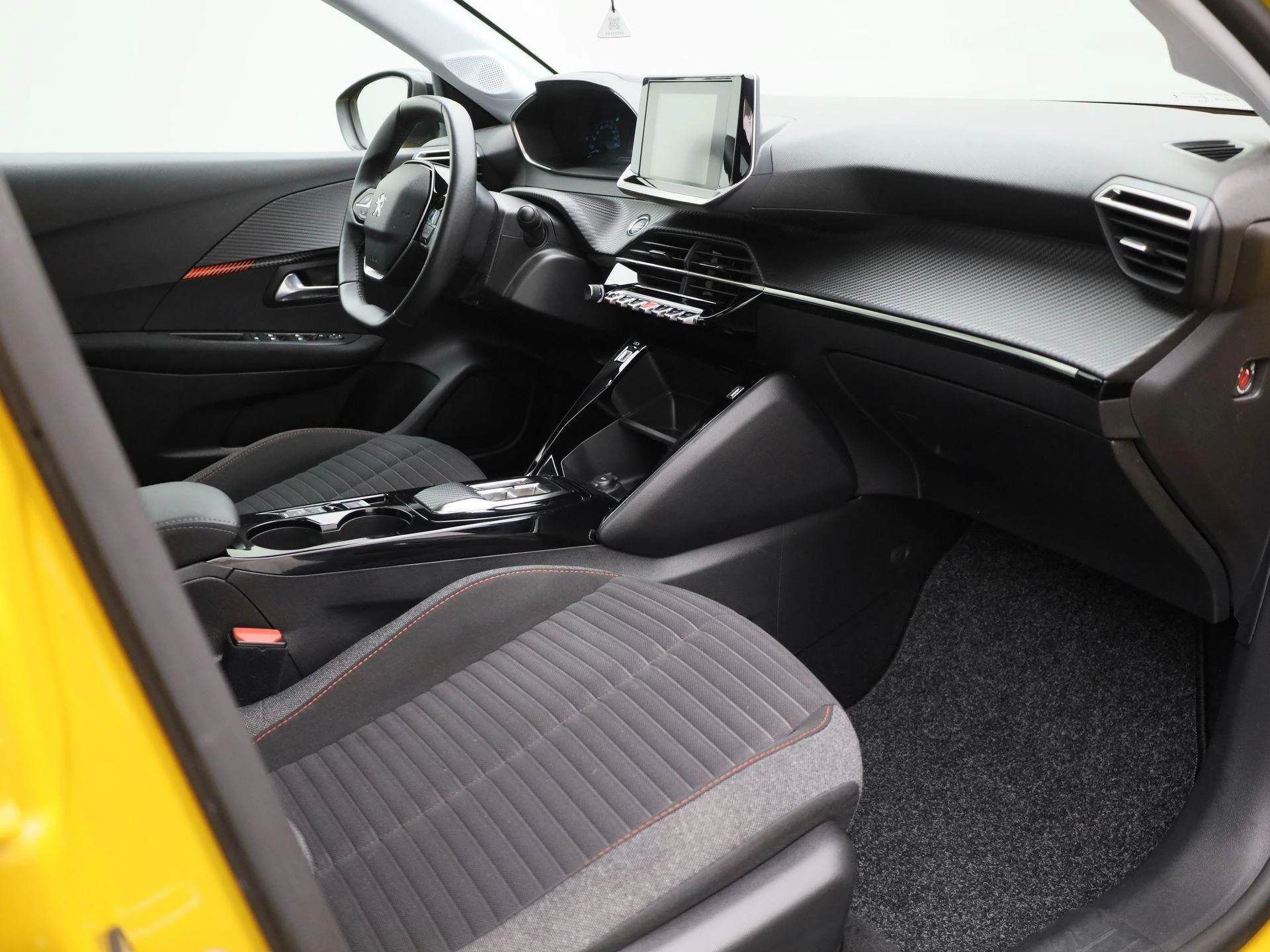 Peugeot-e-208-image-36