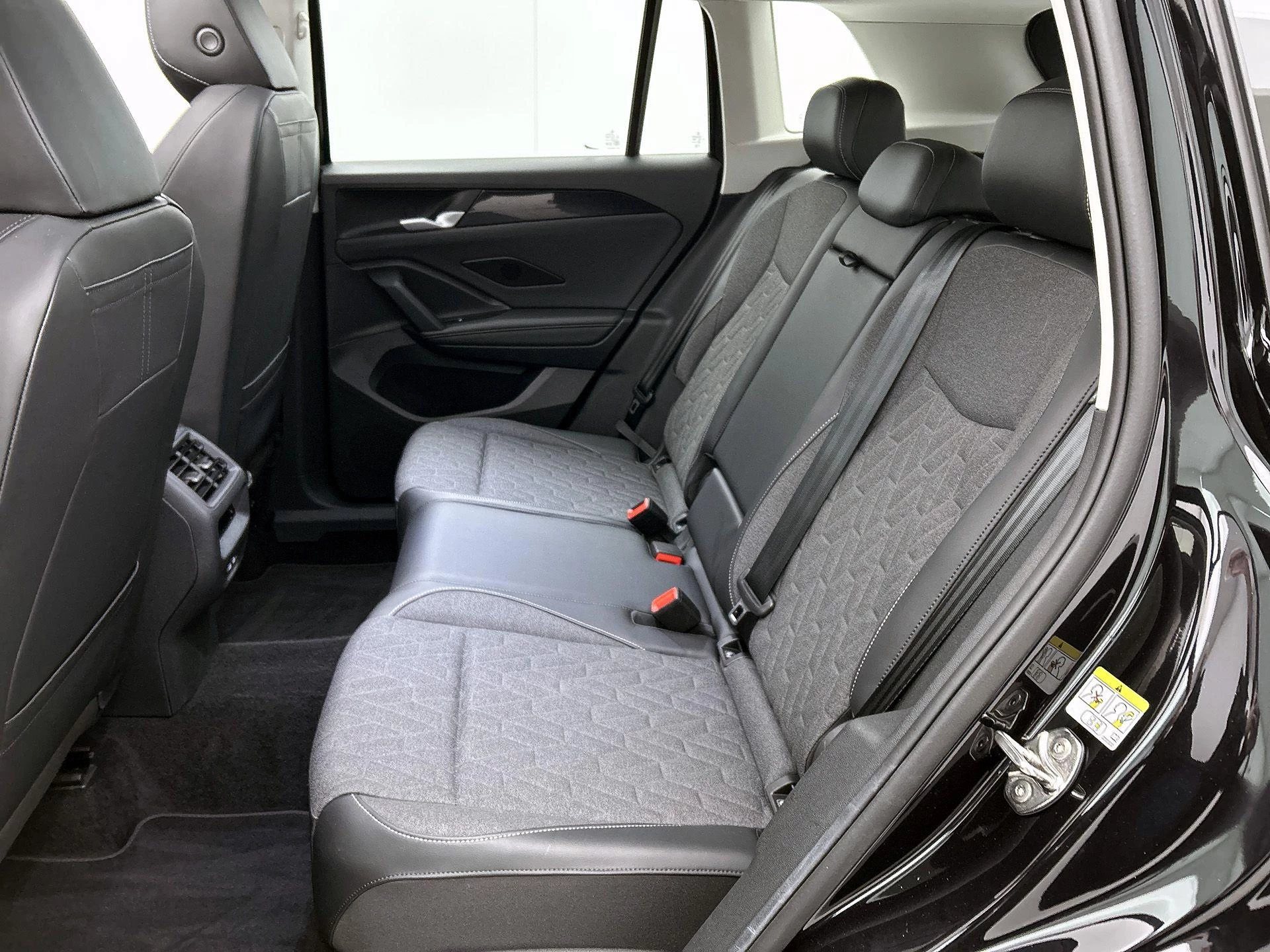Volkswagen-Tiguan-image-29
