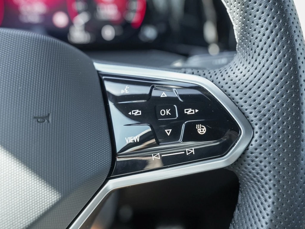 Volkswagen-Golf-image-13