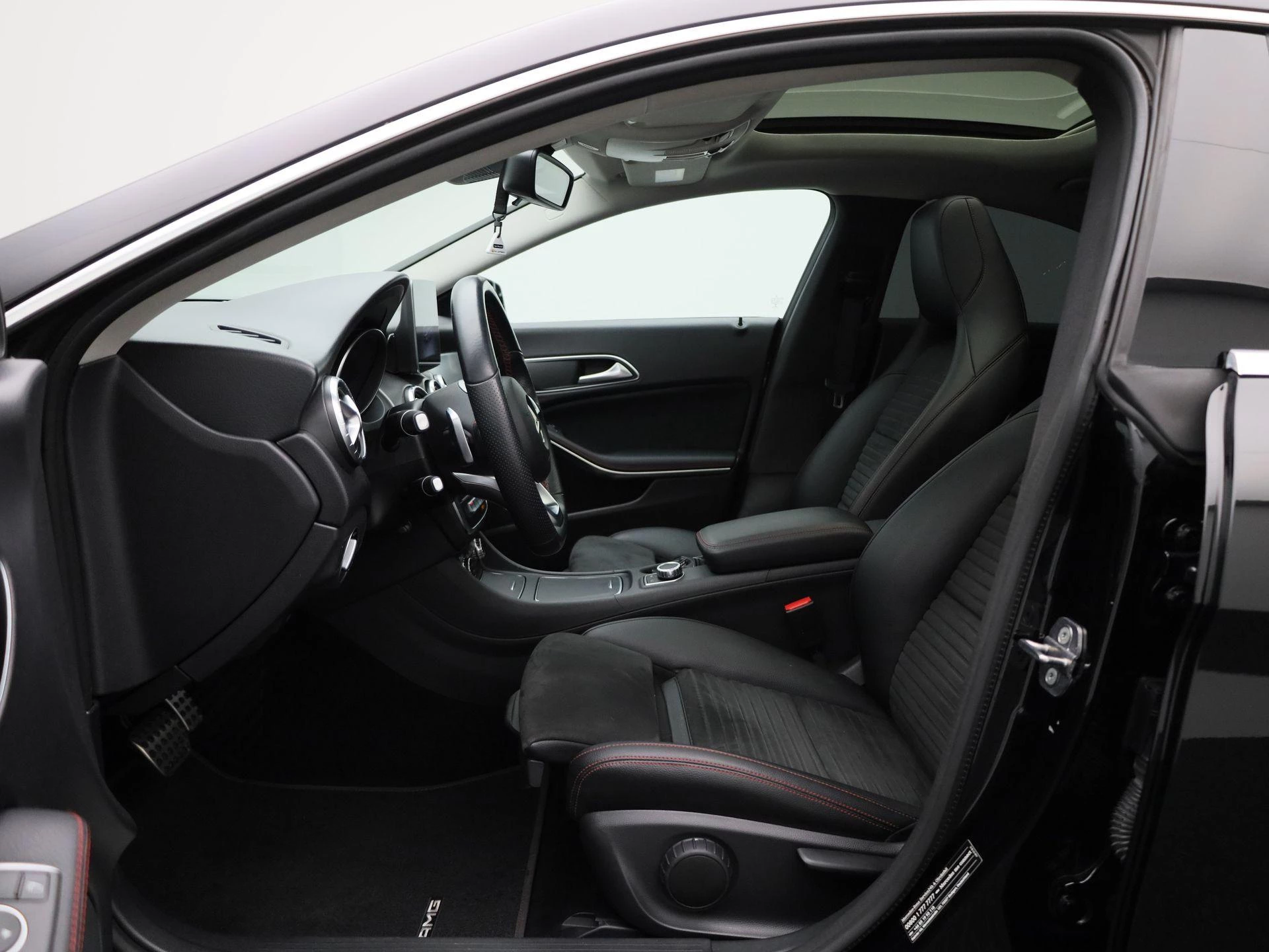 Mercedes-Benz-CLA-image-8