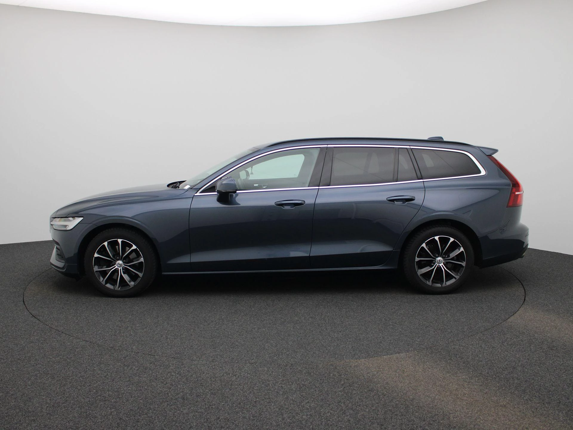 Volvo V60 B3 DCT Momentum Pro