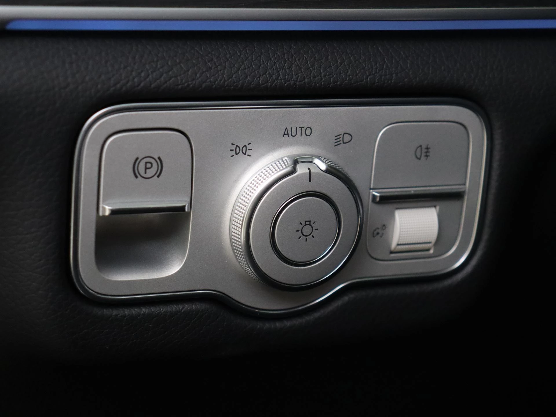 Mercedes-Benz-GLE-image-28