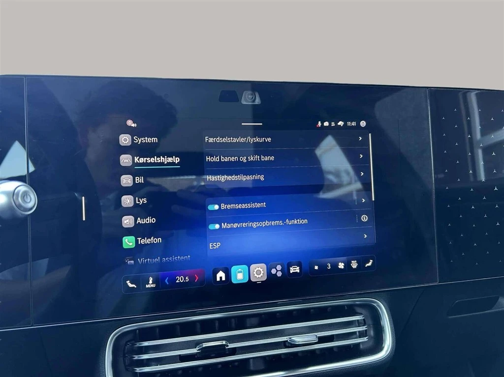 Mercedes-Benz-CLA-image-19