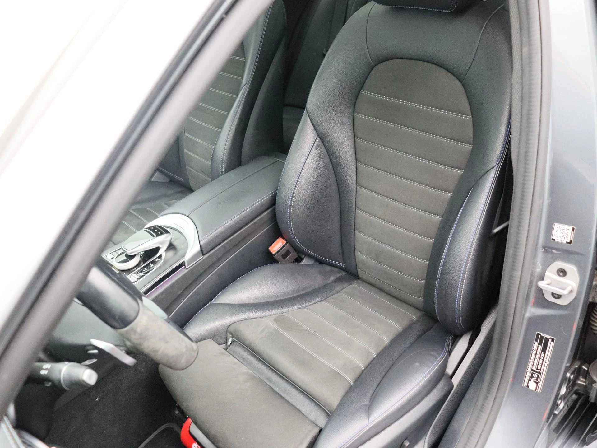 Mercedes-Benz-C-Klasse-image-10