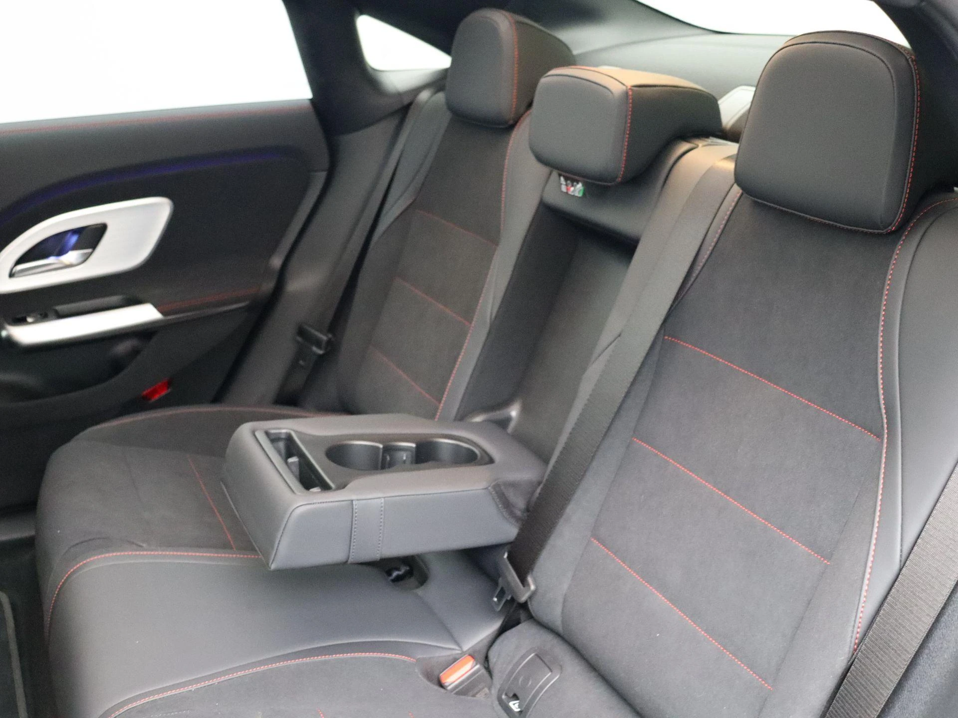 Mercedes-Benz-CLA-image-22