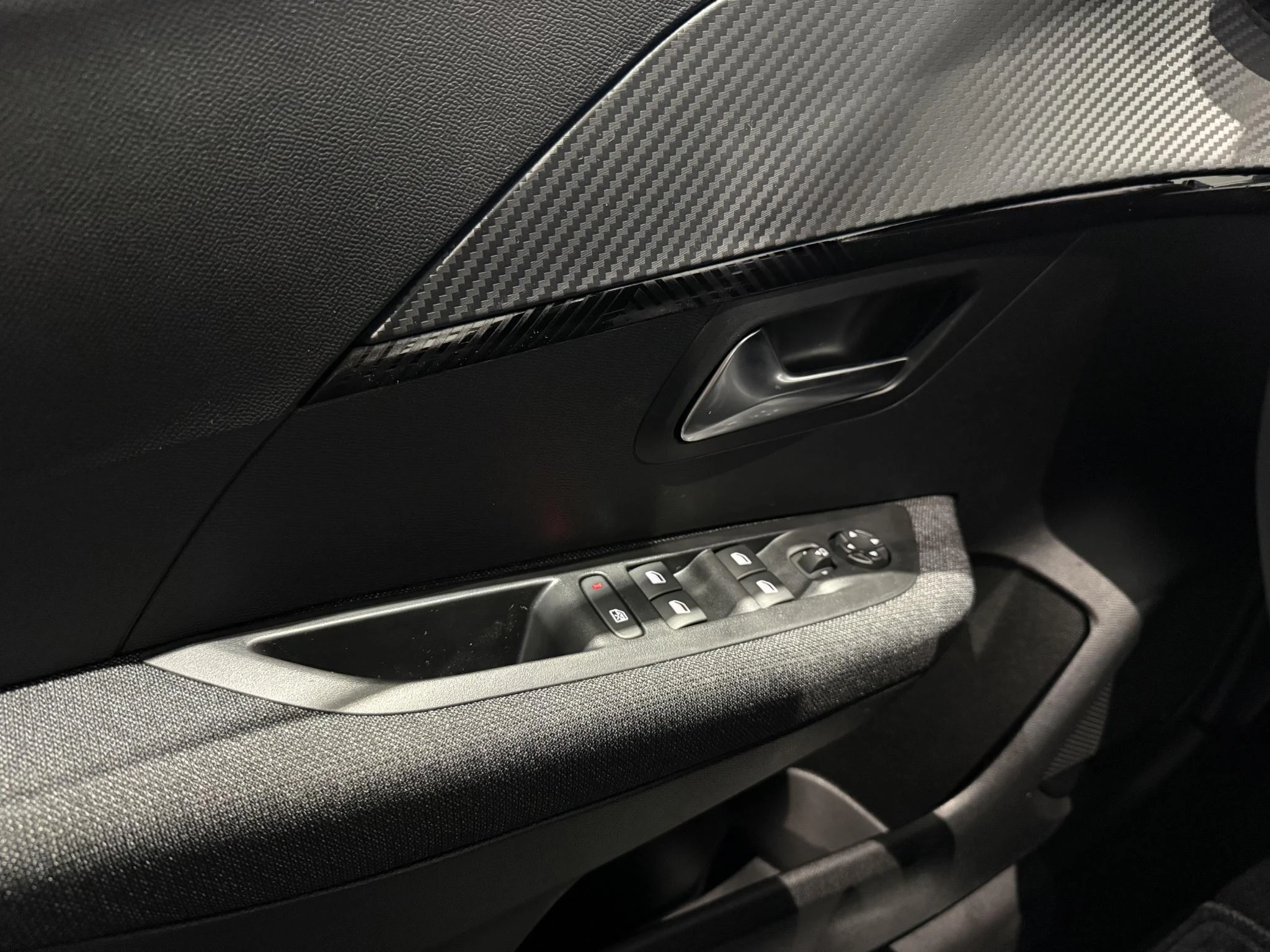 Peugeot 208 1.2 Hybrid 110 e-DCS6 Business