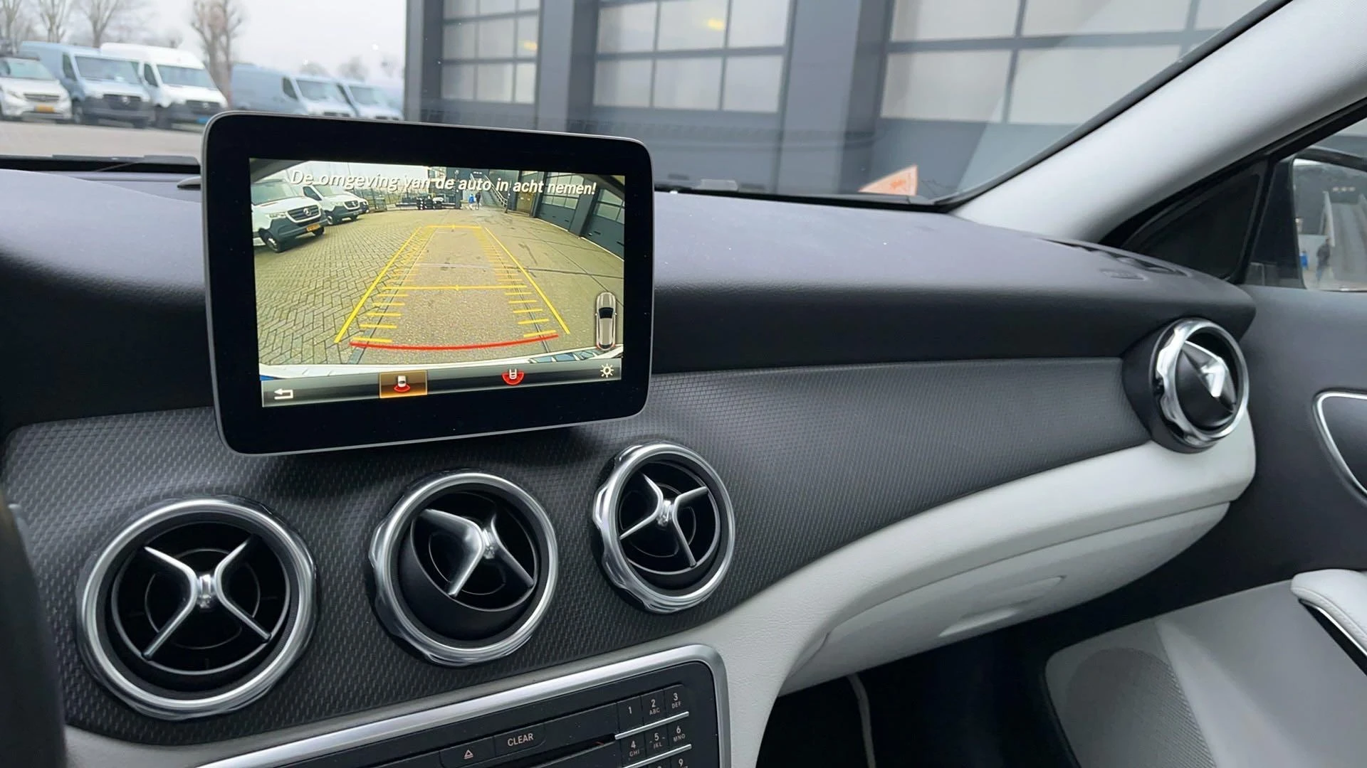 Mercedes-Benz-GLA-image-2