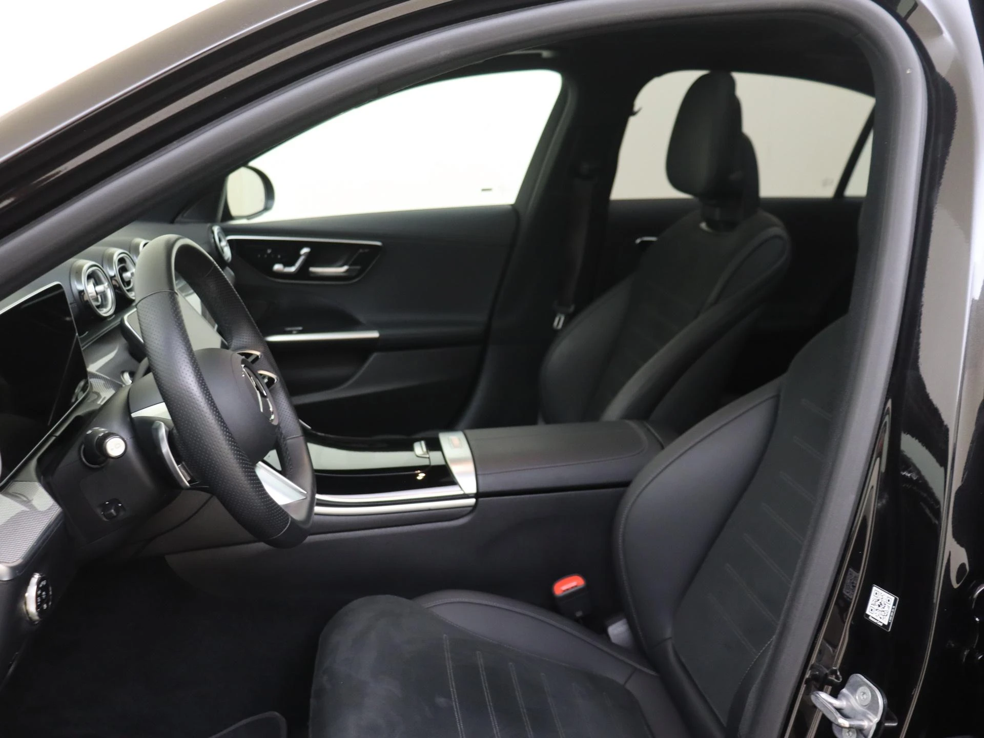 Mercedes-Benz-C-Klasse-image-10