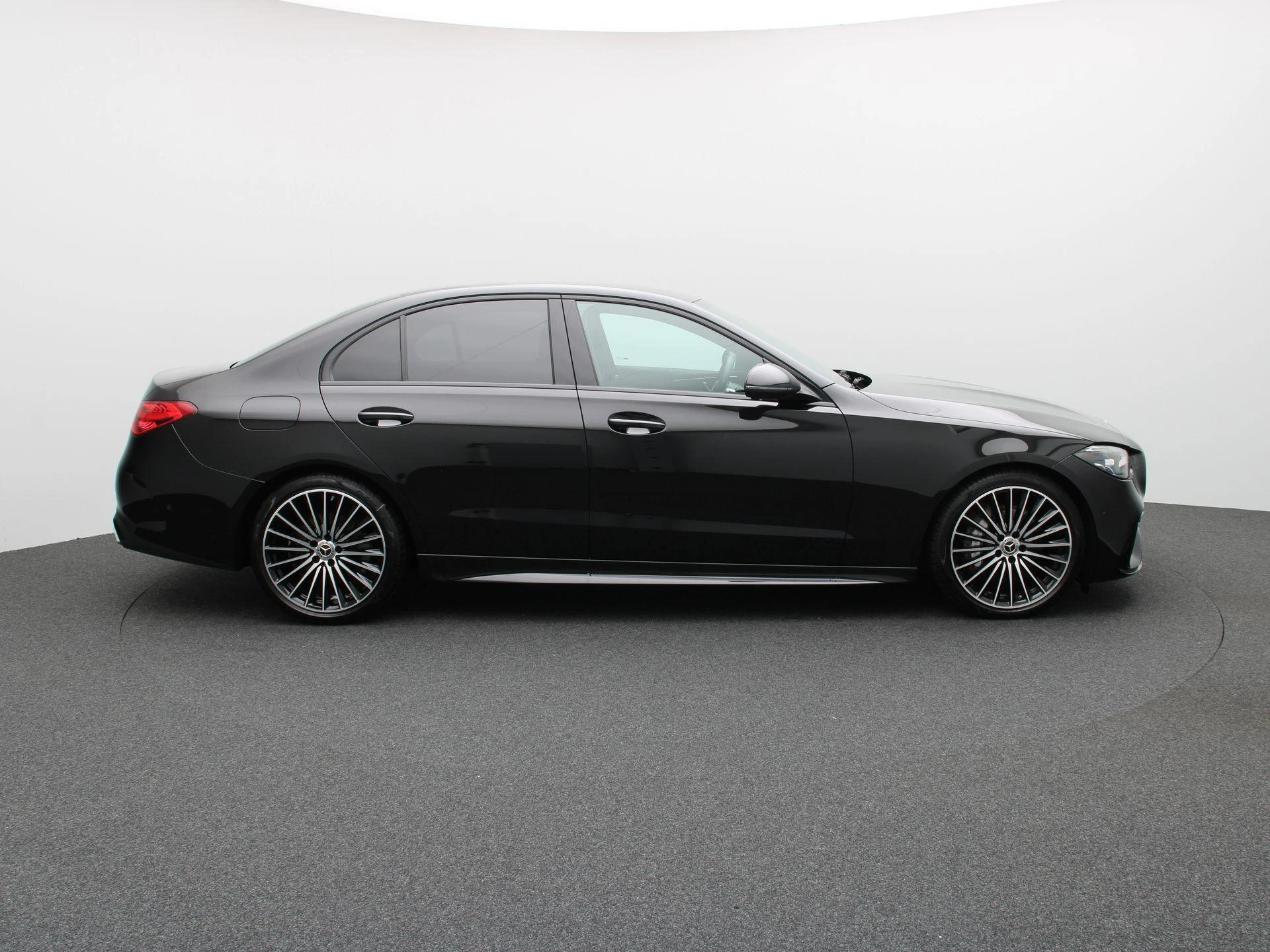 Mercedes-Benz-C-Klasse-image-5