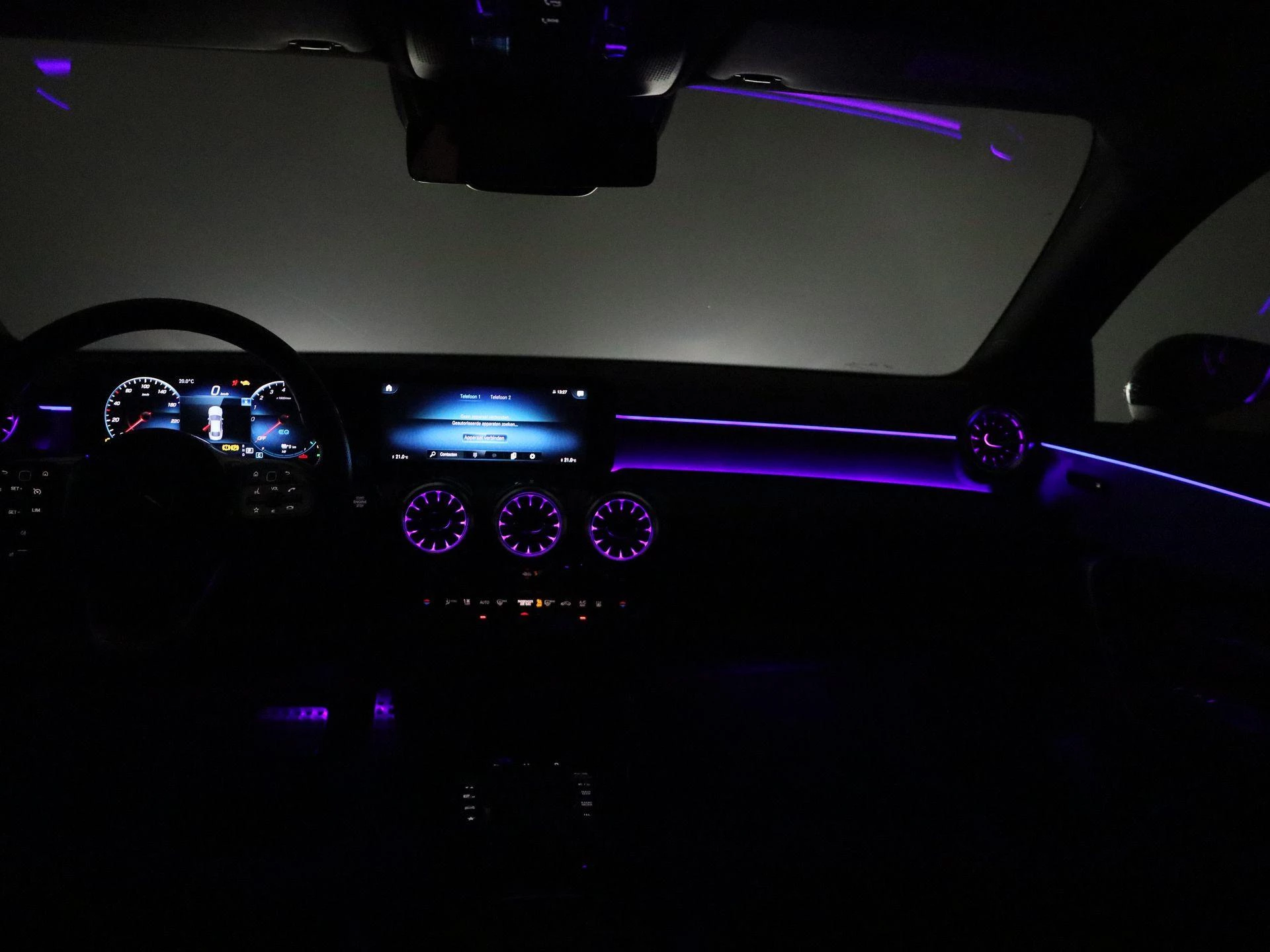 Mercedes-Benz-CLA-image-38