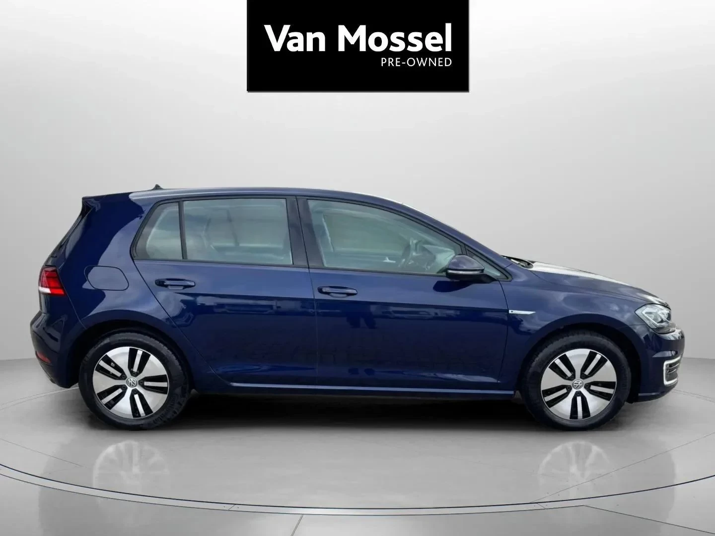 Volkswagen-e-Golf-image-3