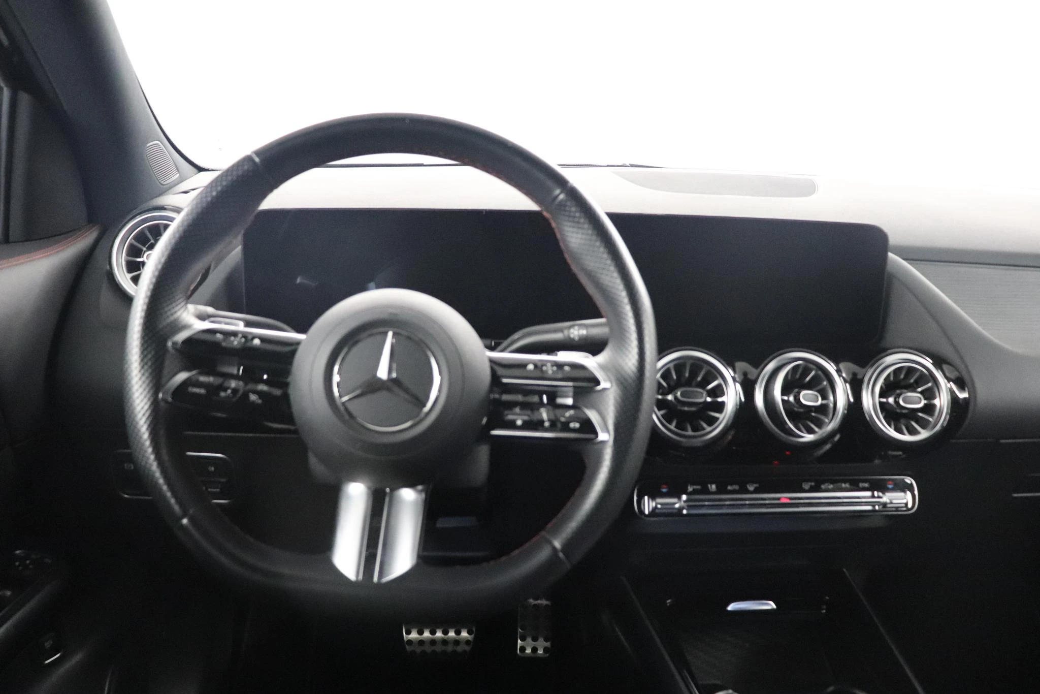Mercedes-Benz-GLA-image-10