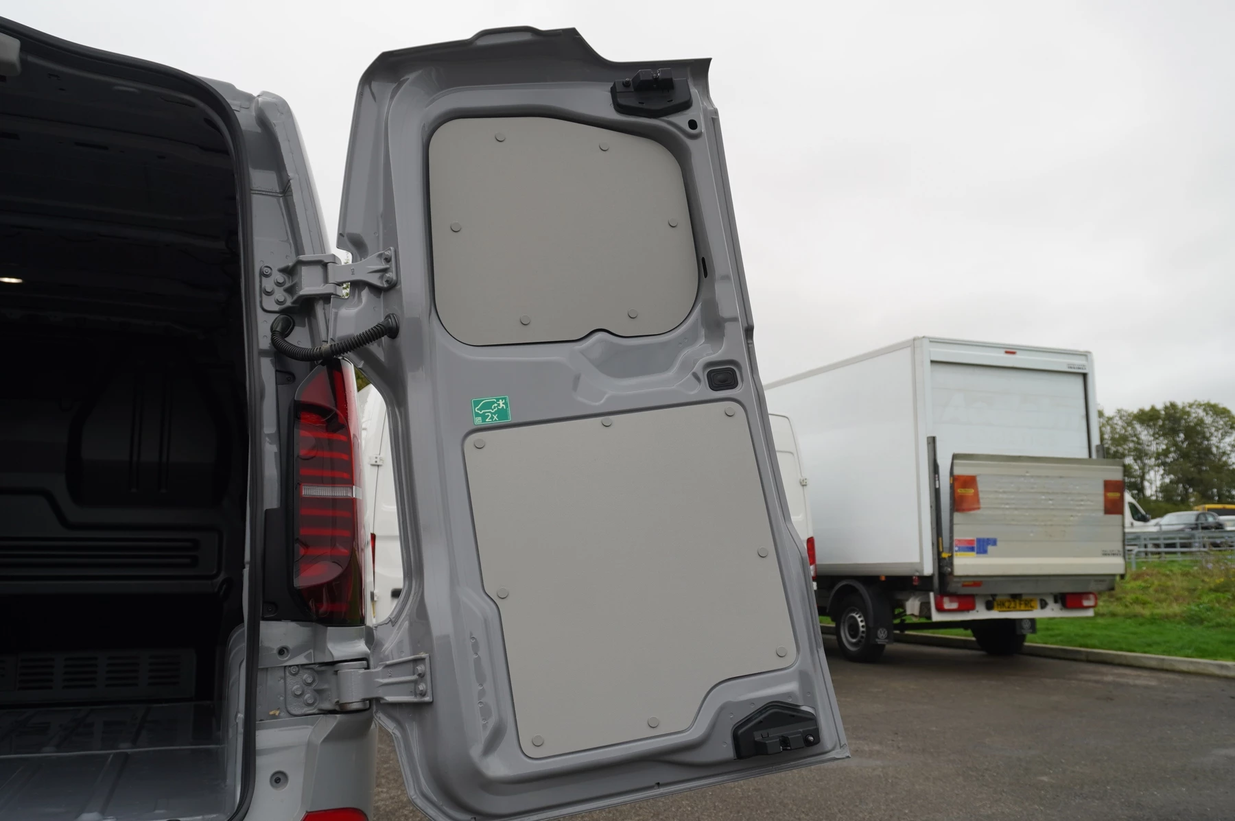 Volkswagen-Transporter-image-18