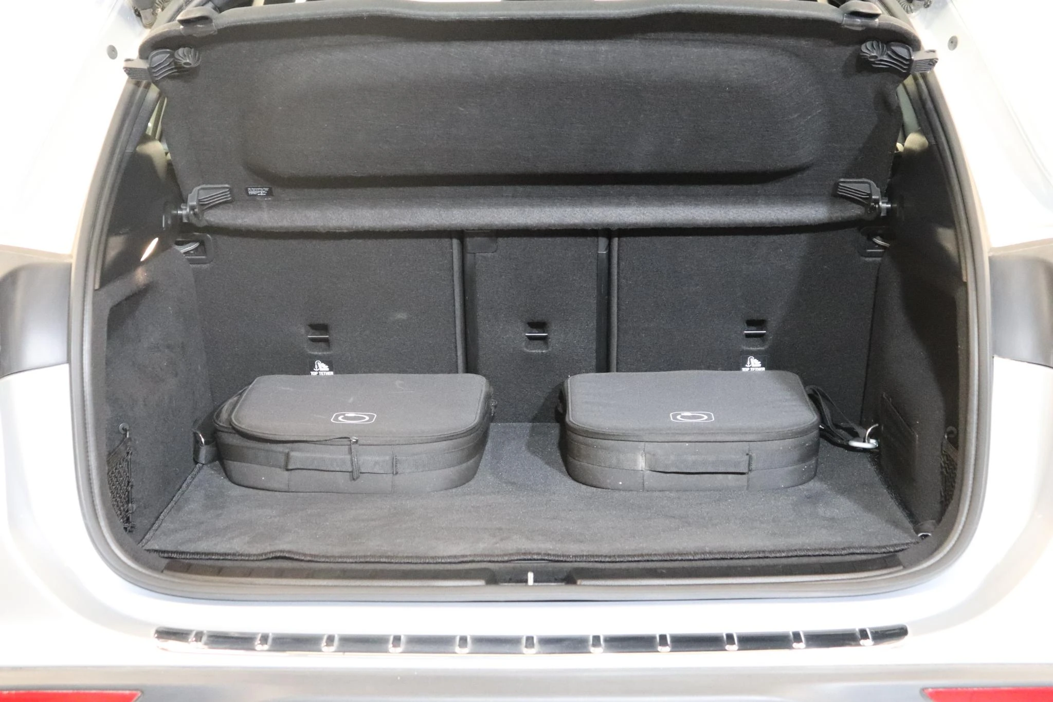 Mercedes-Benz-EQA-image-5