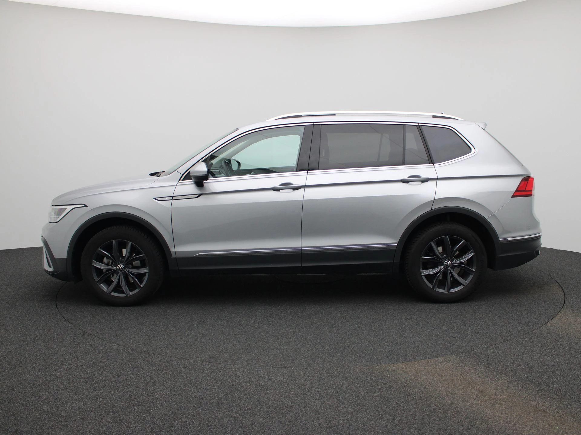 Volkswagen-Tiguan Allspace-image-3