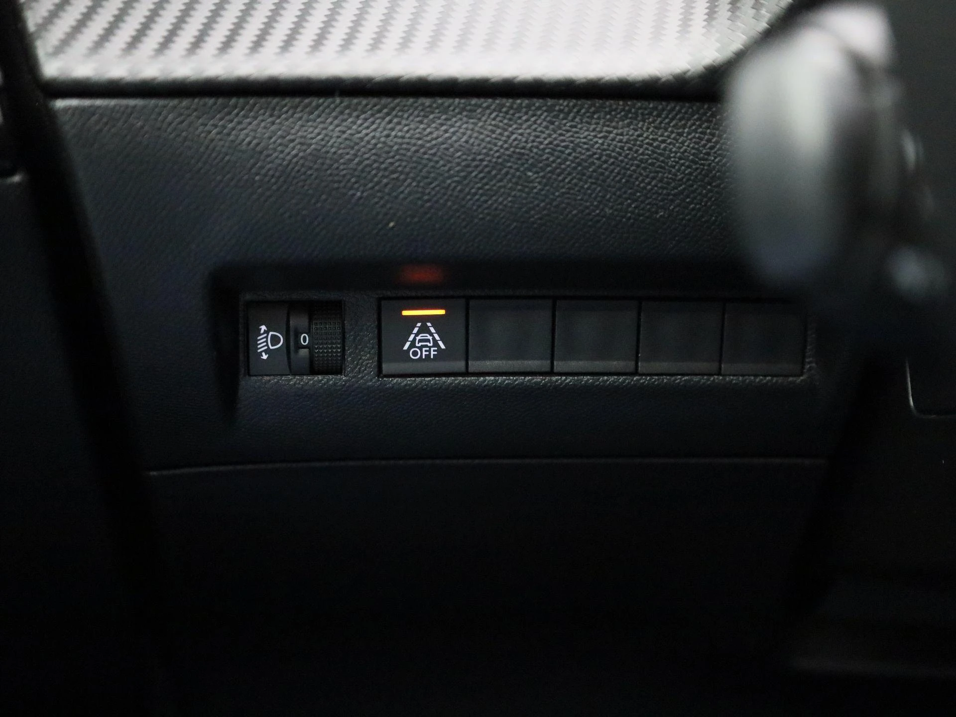 Peugeot-e-2008-image-24