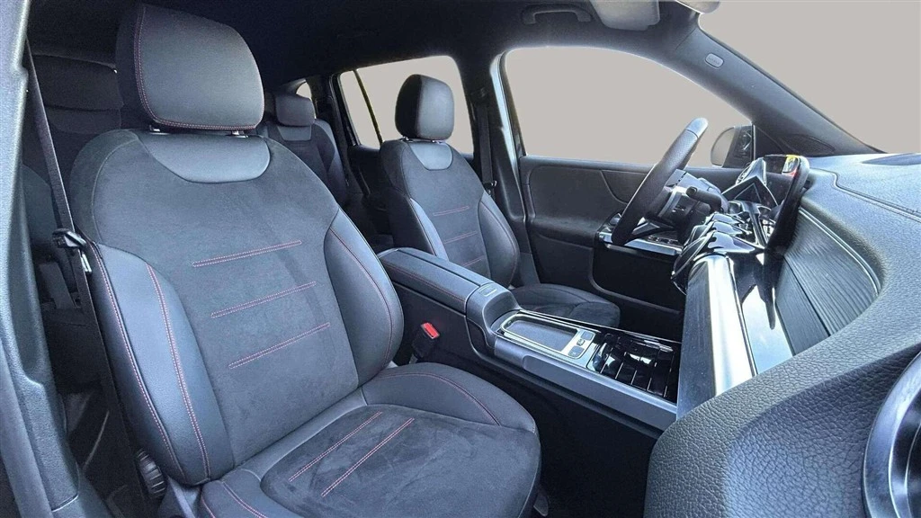Mercedes-Benz-EQB-image-18