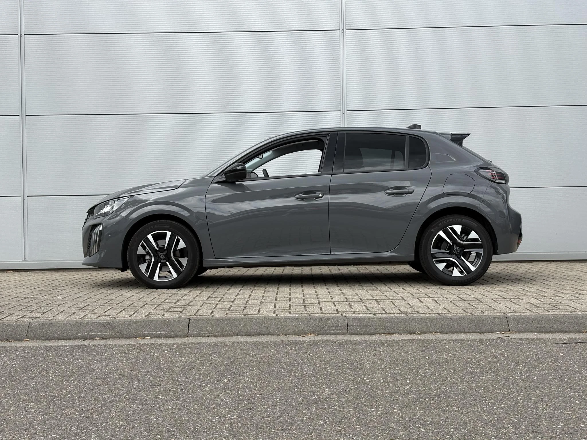 Peugeot-208-image-2