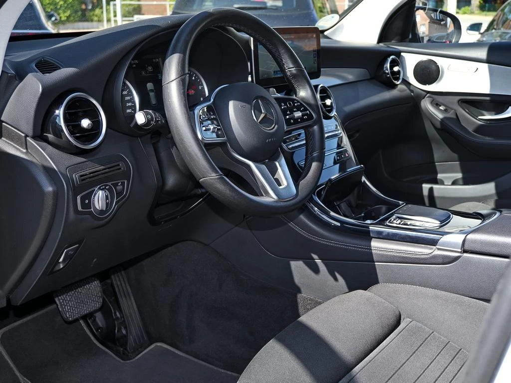 Mercedes-Benz-GLC 300 d-image-7