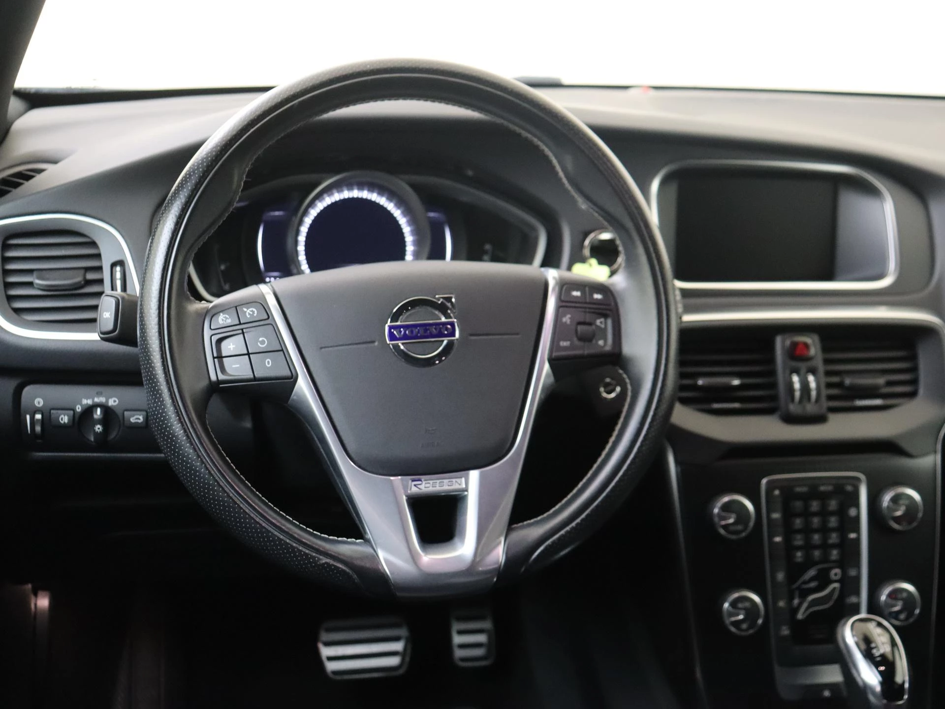 Volvo-V40-image-9