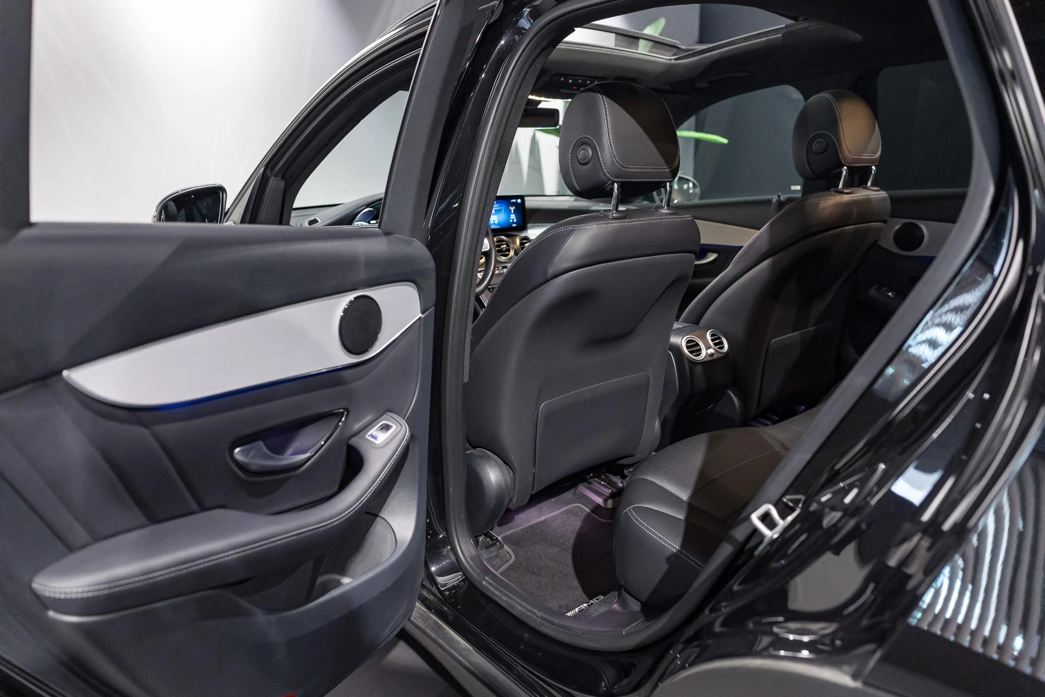 Mercedes-Benz-GLC-image-12