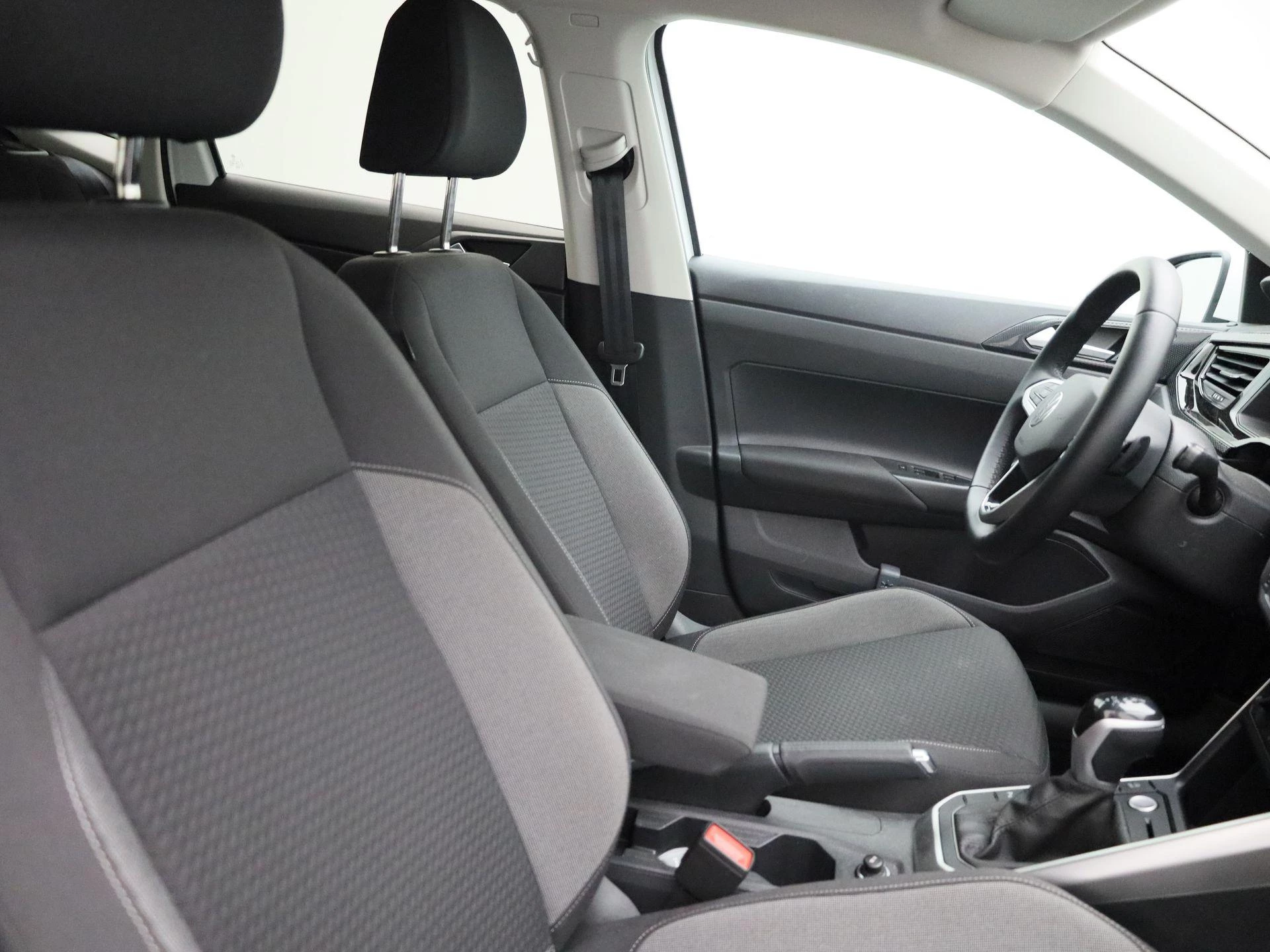 Volkswagen-Polo-image-32