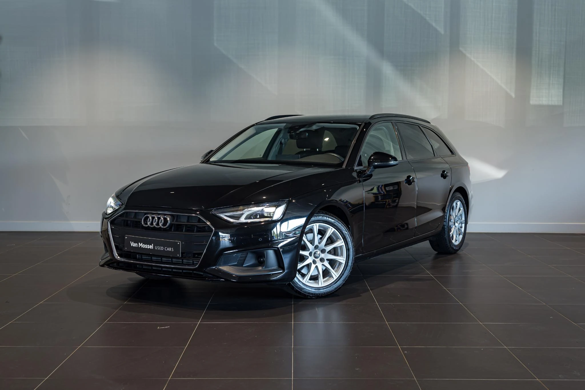 Audi-A4-image-0