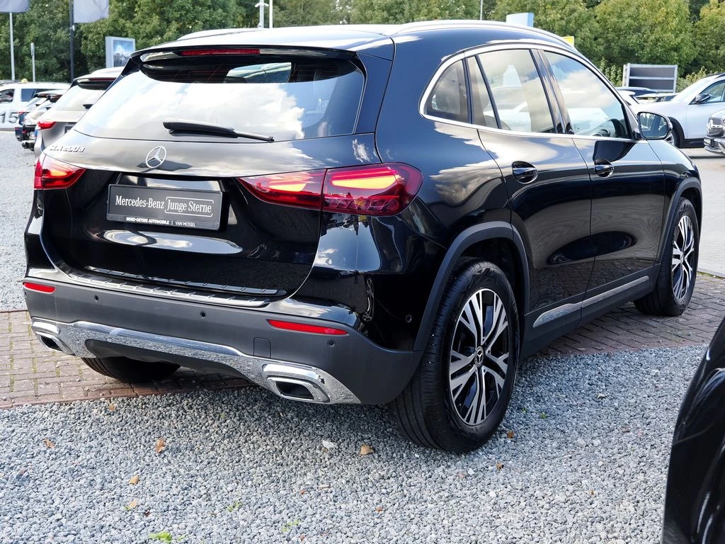 Mercedes-Benz-GLA 200 d-image-5