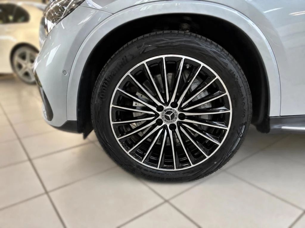 Mercedes-Benz-GLC 220 d-image-5