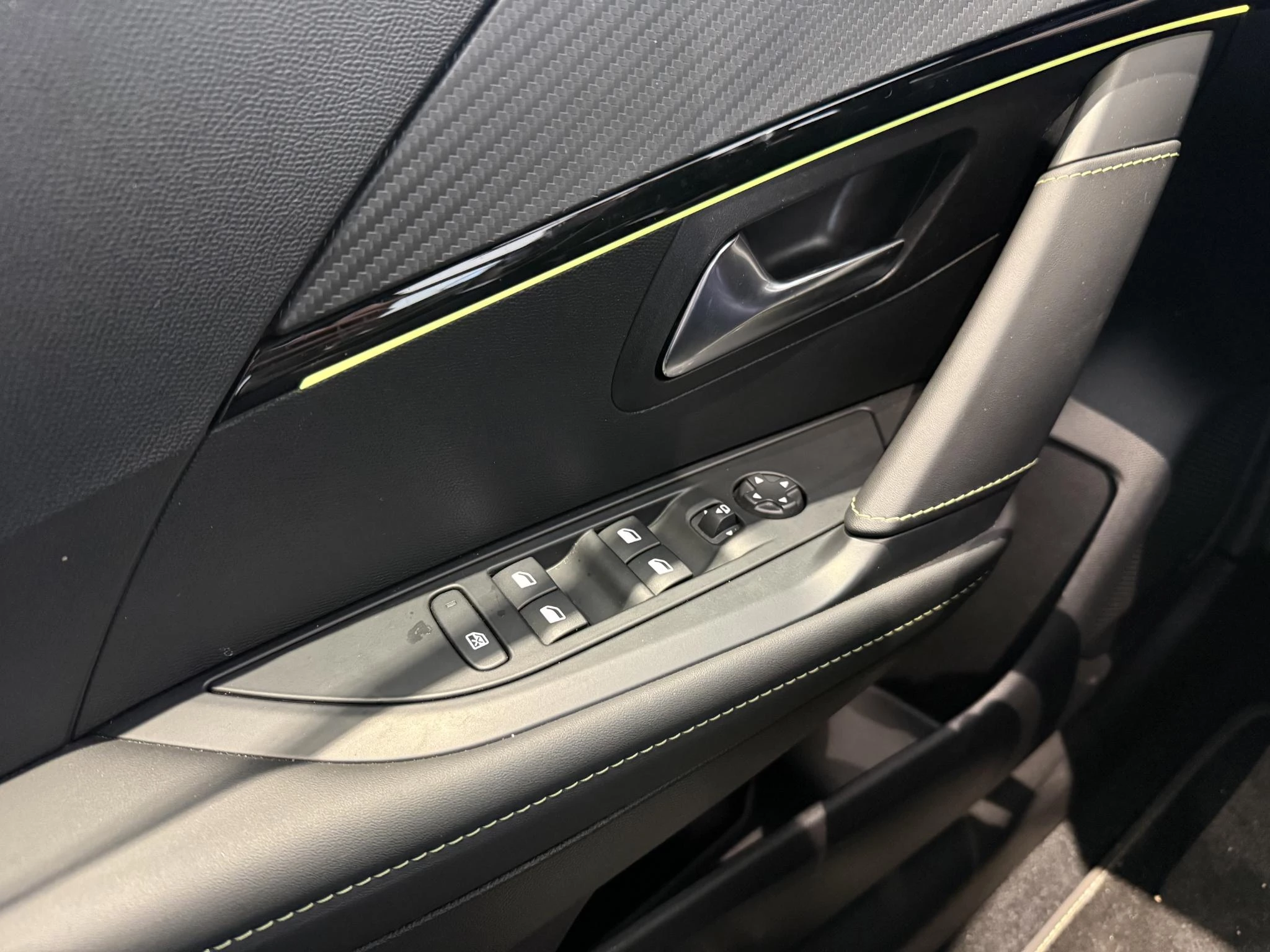 Peugeot 208 1.2 Hybrid 145 e-DCS6 GT