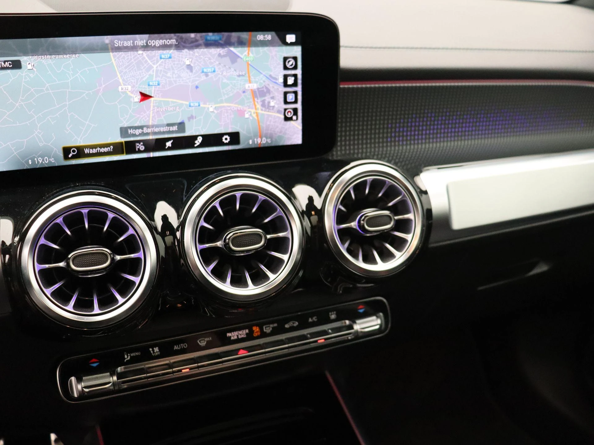 Mercedes-Benz EQB 350 4MATIC AMG Line + LEDER + PANO + BURMESTER + HEAD UP + CARPLAY +