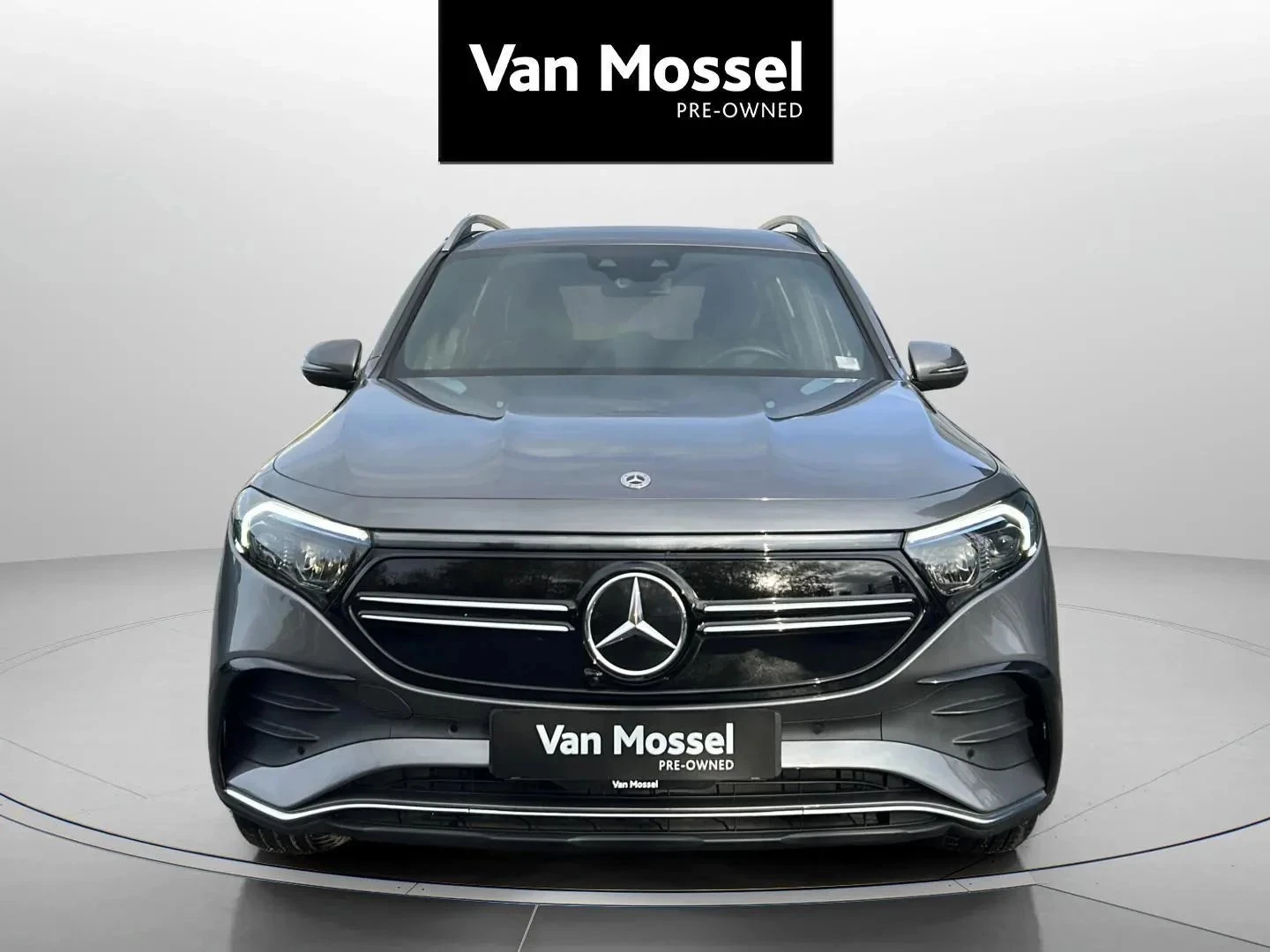 Mercedes-Benz-EQB-image-1