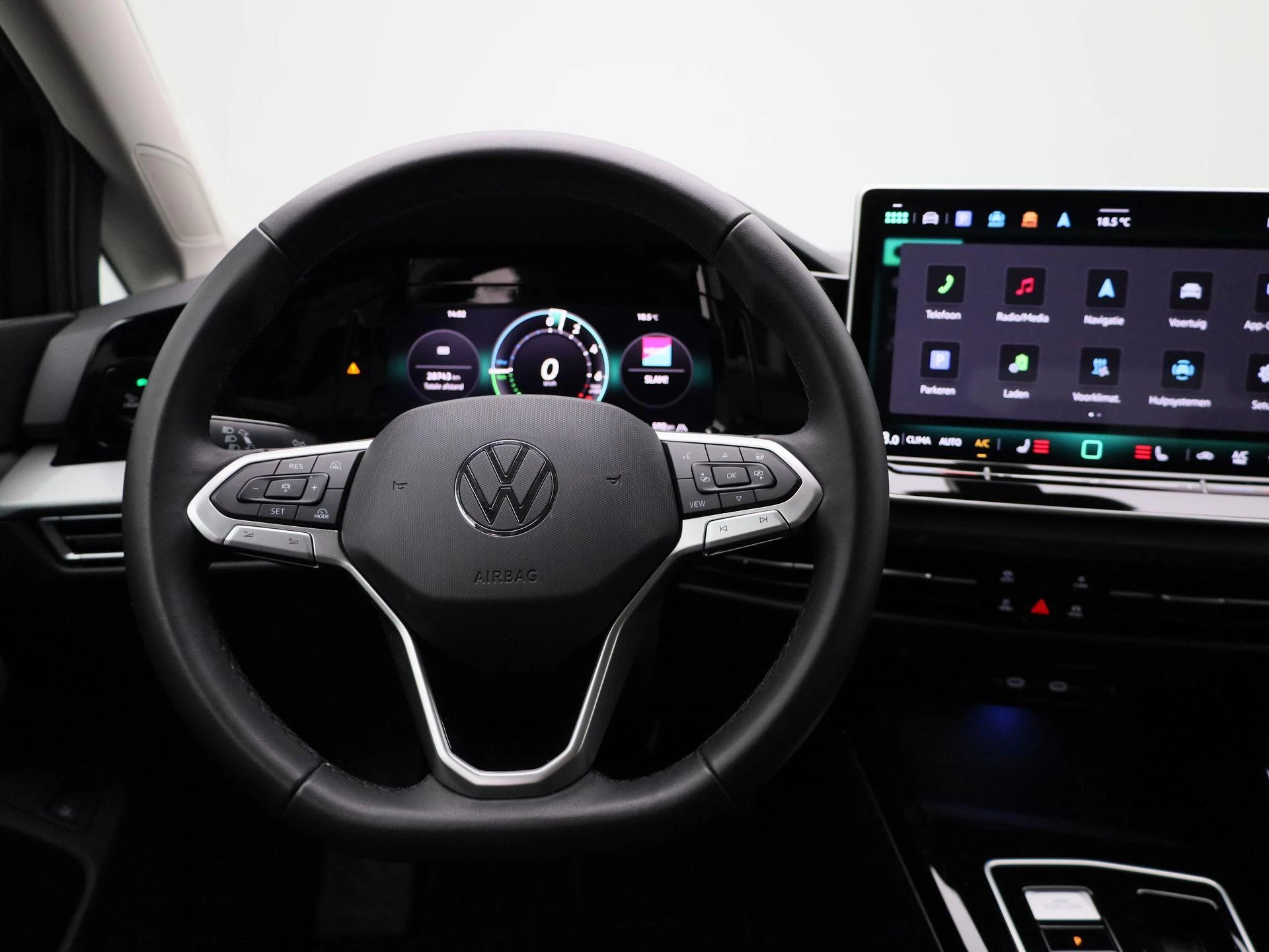 Volkswagen-Golf-image-6