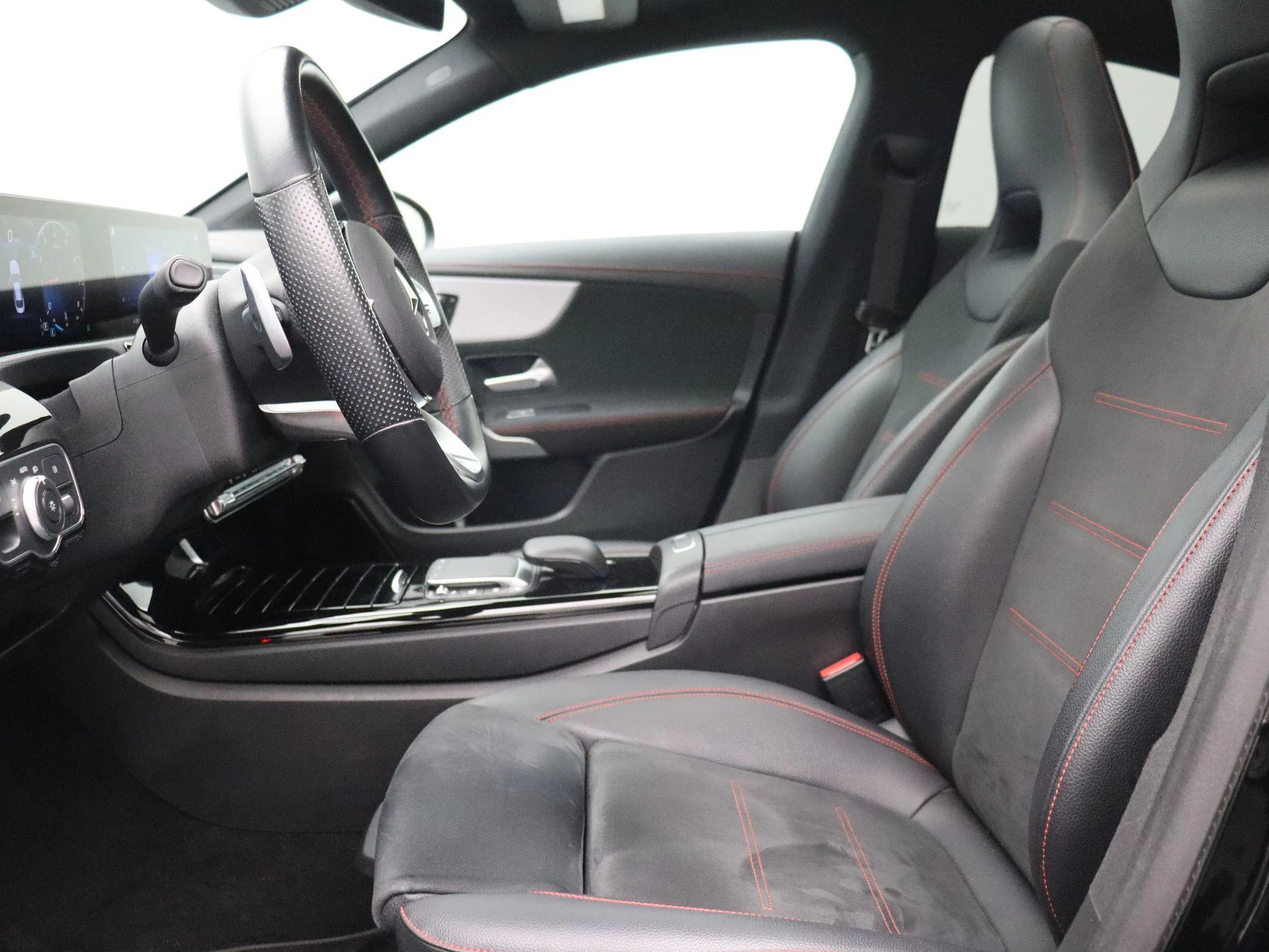 Mercedes-Benz CLA 200 AMG Line + PANO DAK + MULTIBEAM LED + CARPLAY +