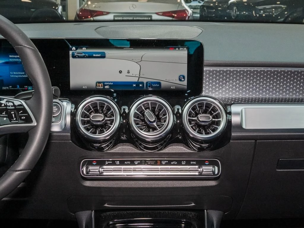 Mercedes-Benz-GLB 200 d-image-10