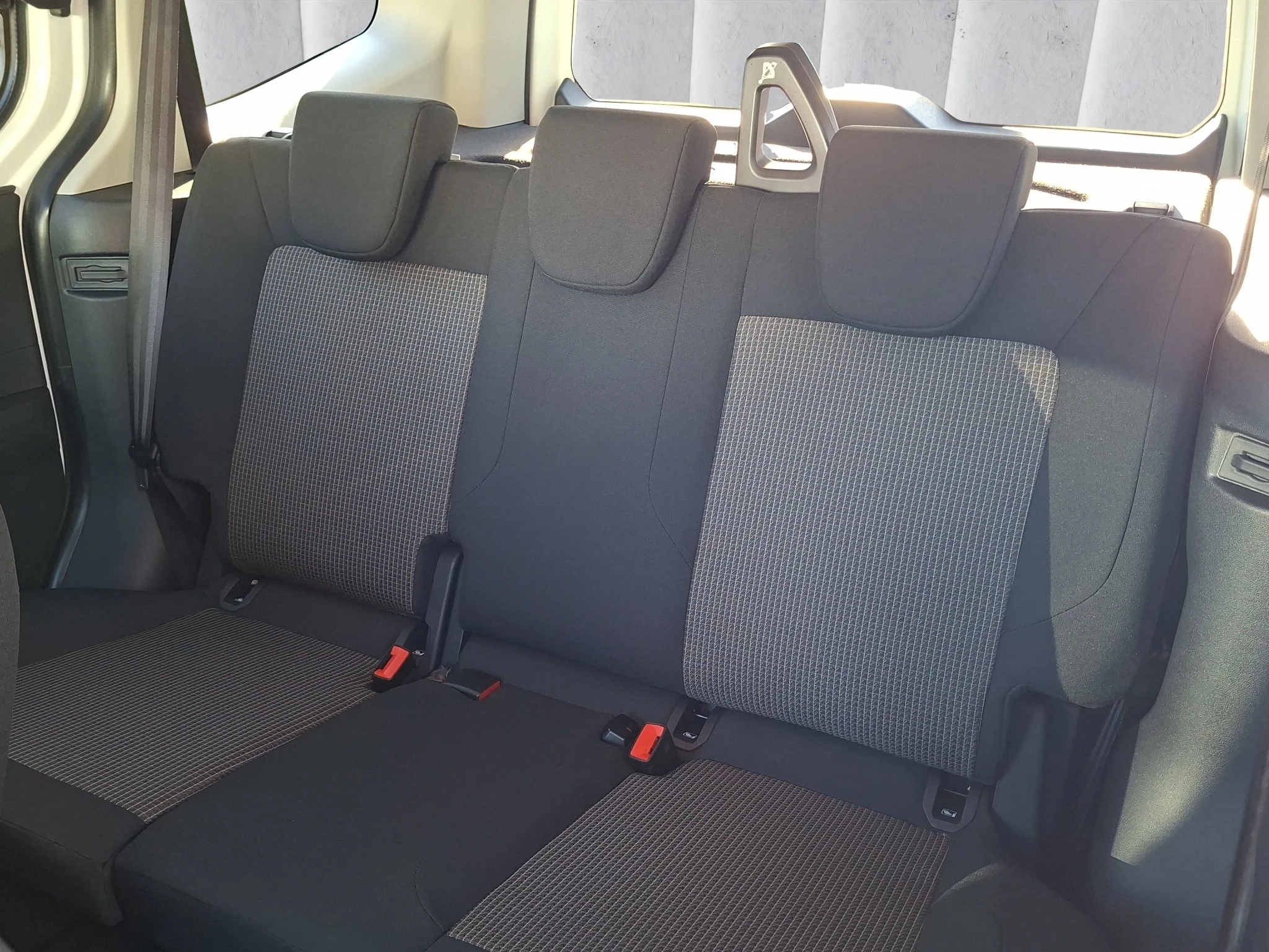 Ford-Tourneo Courier-image-10
