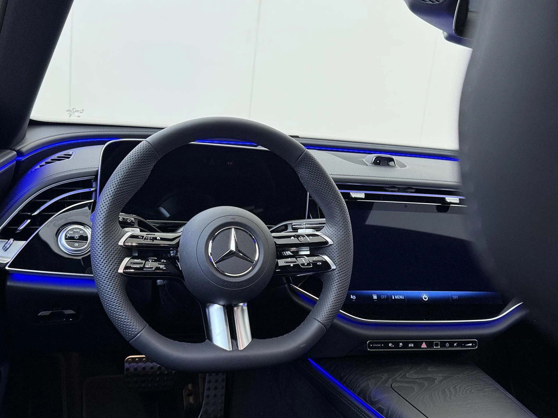 Mercedes-Benz-E-Klasse-image-9