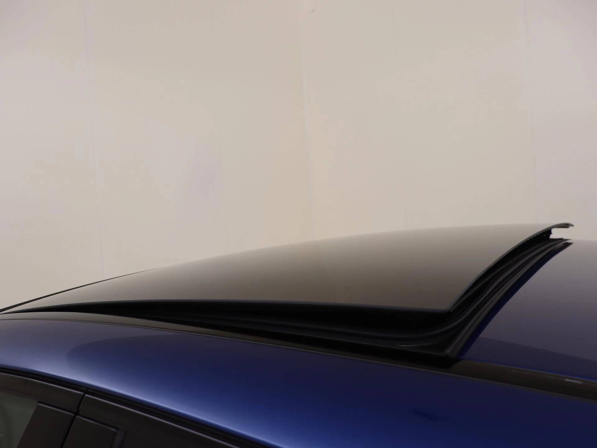 Mercedes-Benz-GLC-image-28