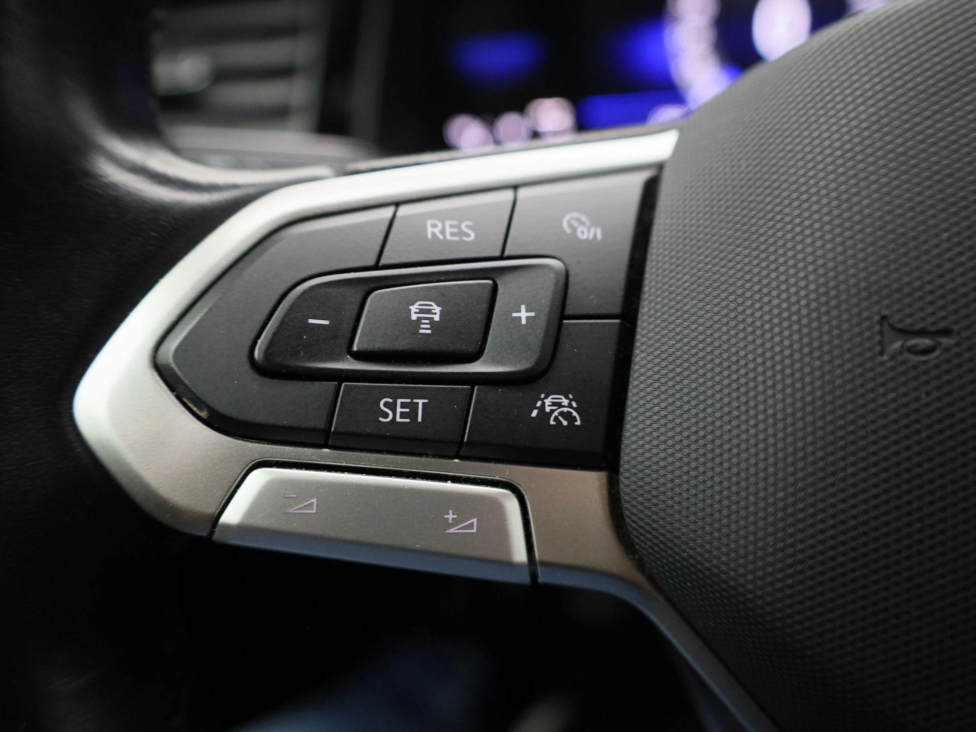 Volkswagen-Polo-image-18