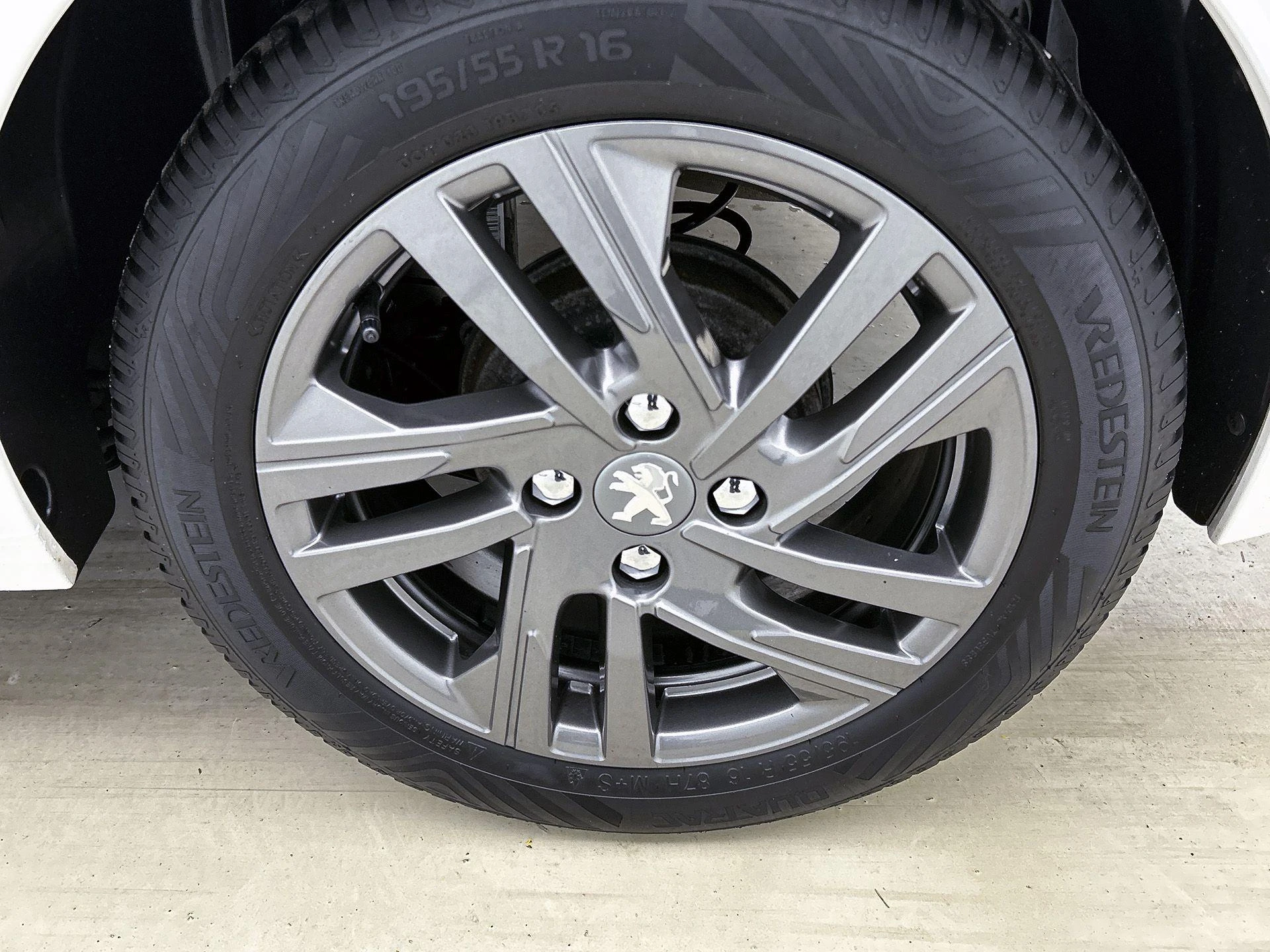 Peugeot-208-image-30